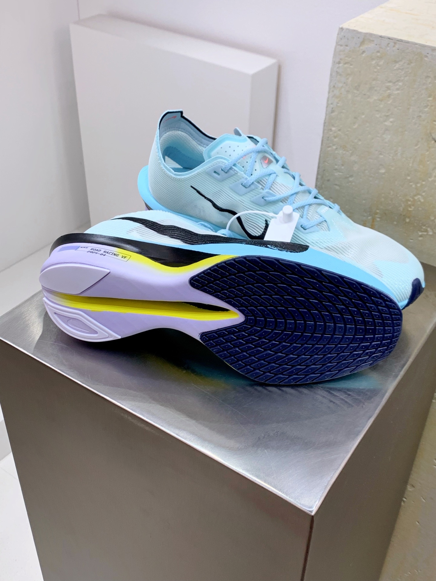 Nike Air Max DN Blue / White detail view 6