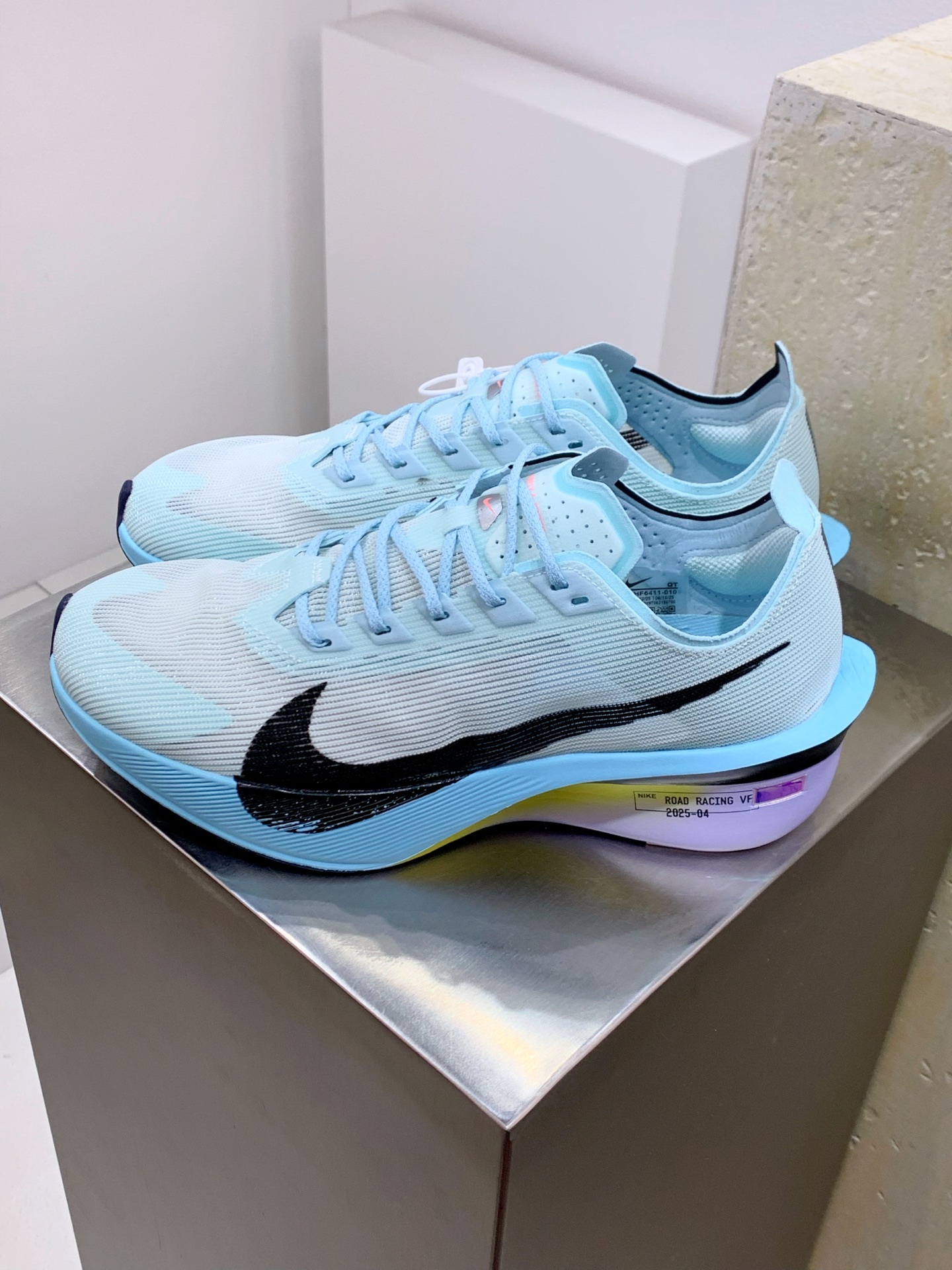 Nike Air Max DN Blue / White detail view 8