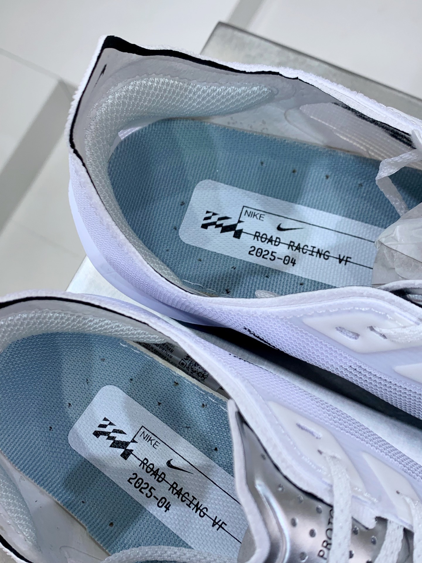 Nike Air Max DN Blue / White detail view 2