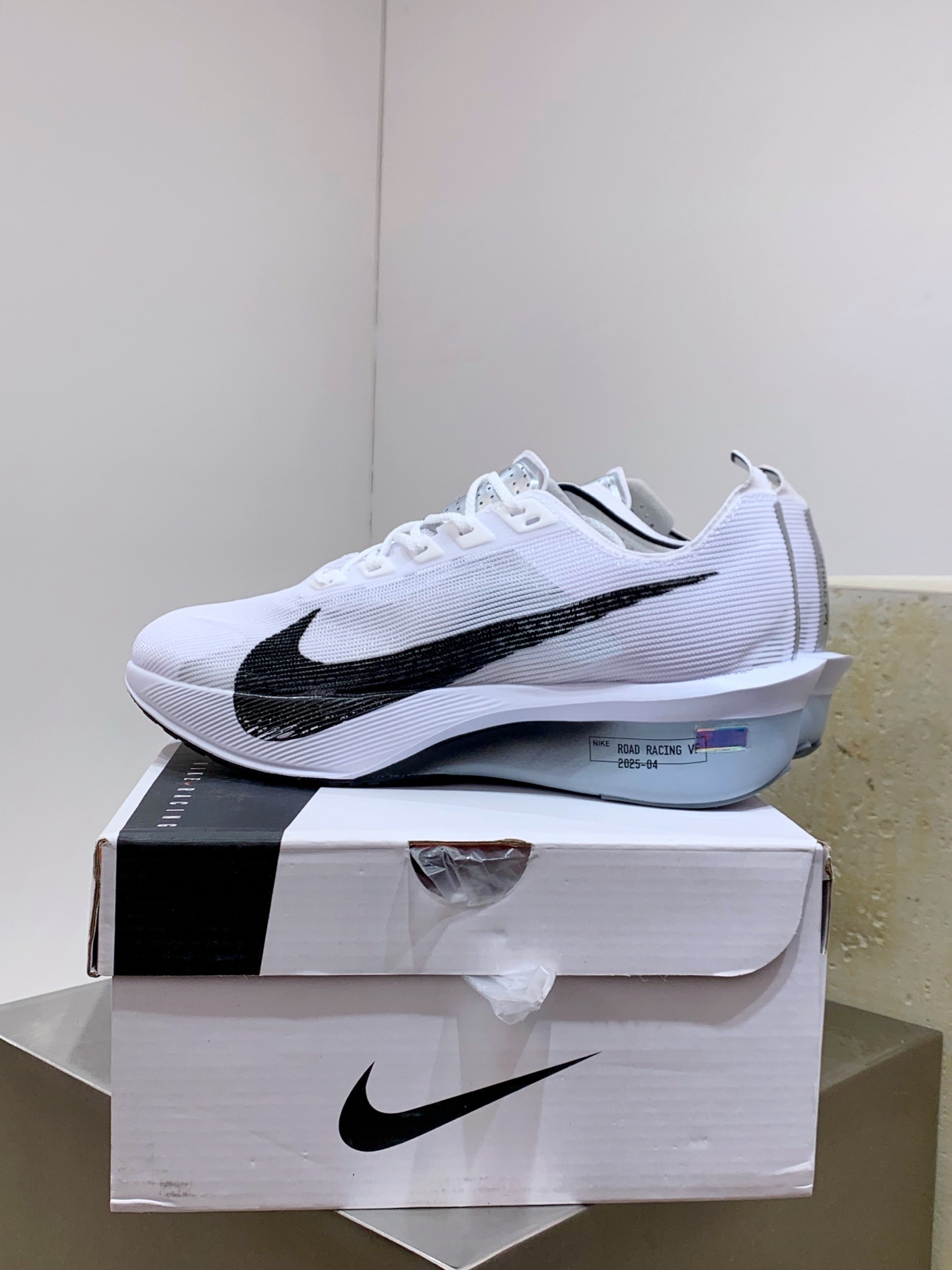 Nike Air Max DN Blue / White detail view 4