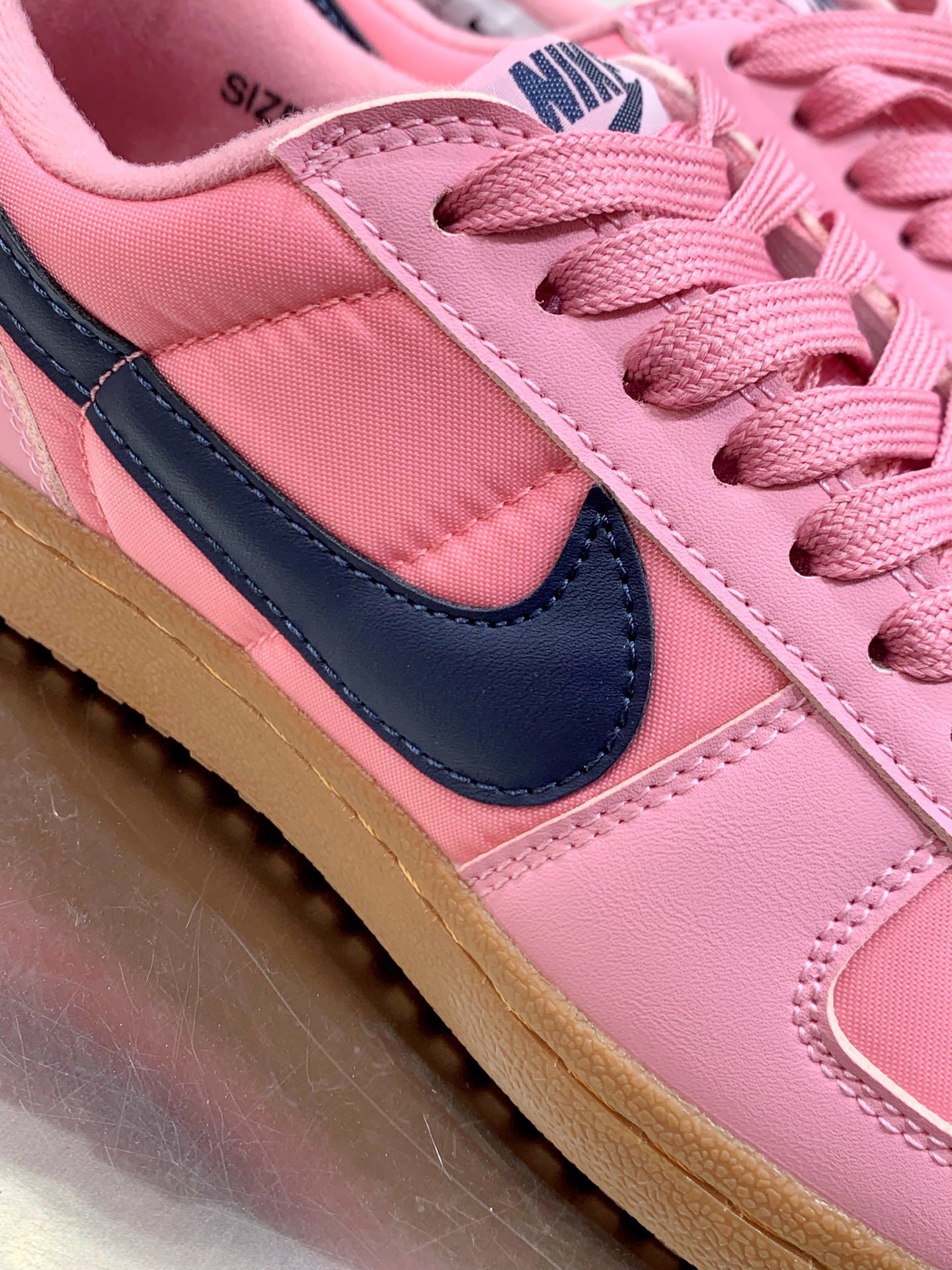 Nike Air Max DN Pink / Grey detail view 1