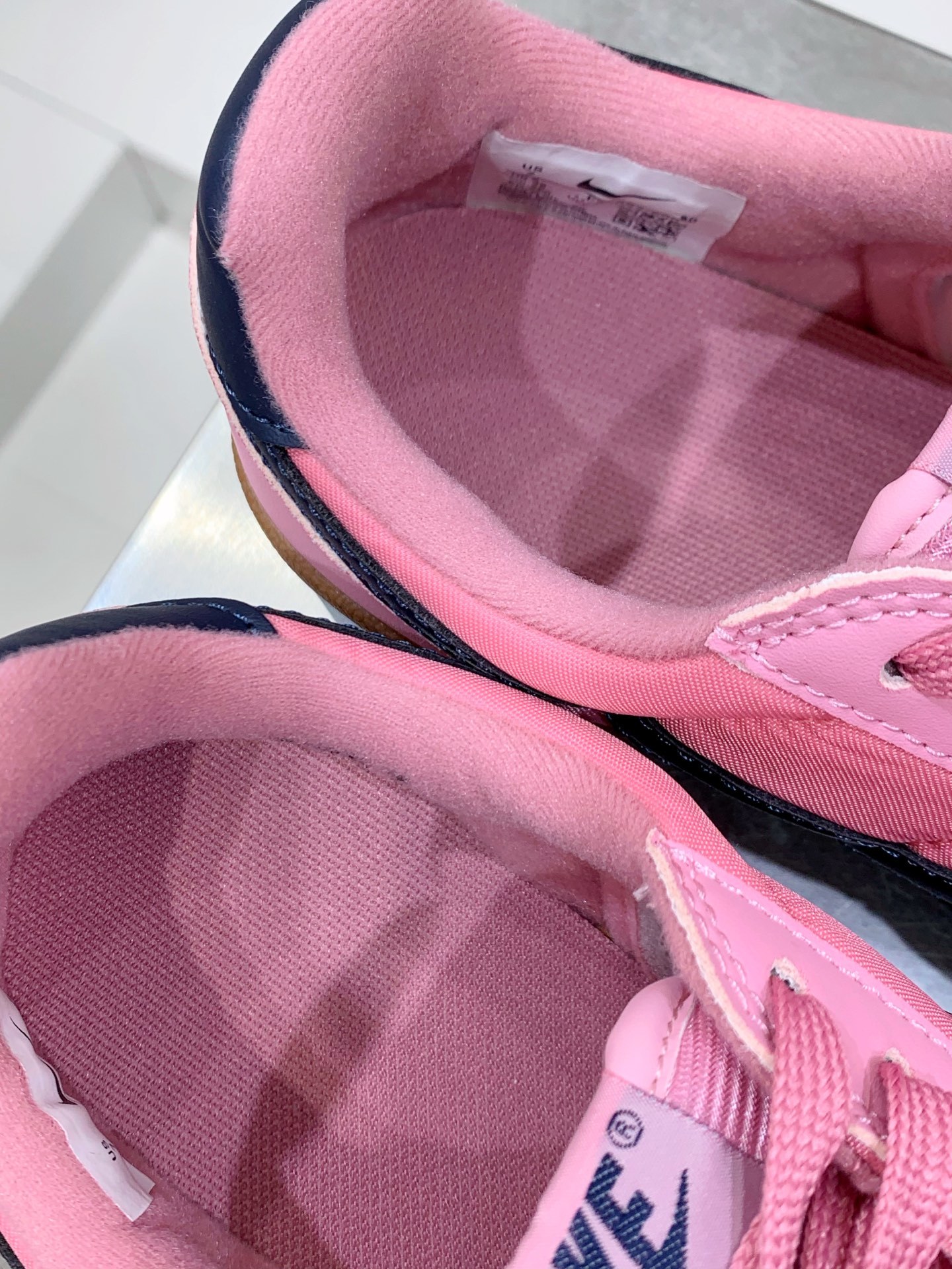 Nike Air Max DN Pink / Grey detail view 2