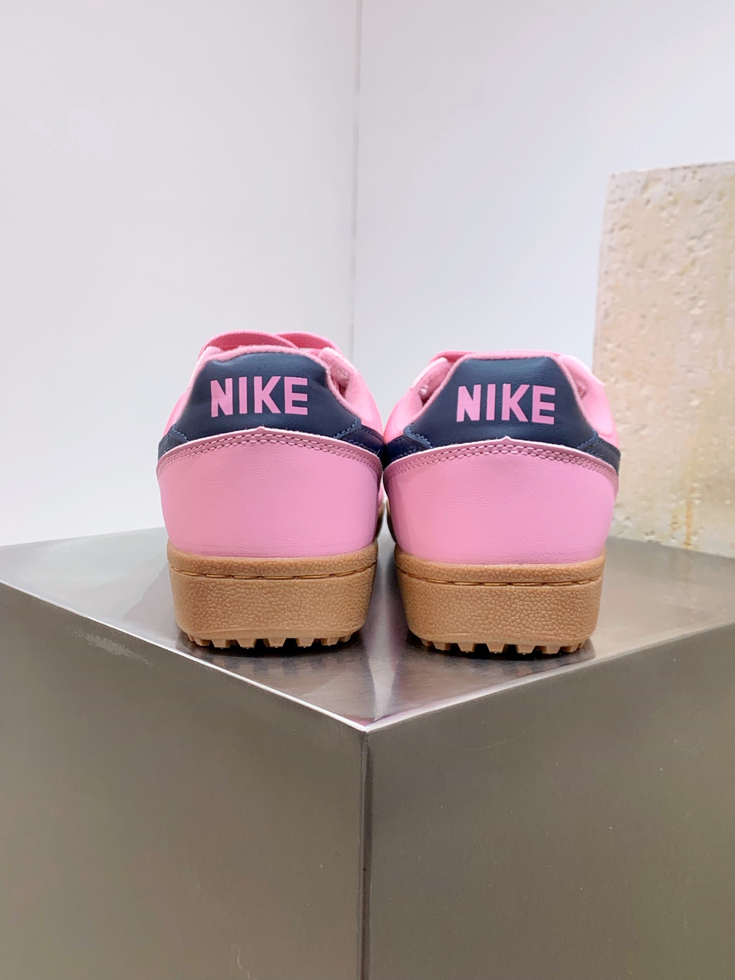 Nike Air Max DN Pink / Grey detail view 3
