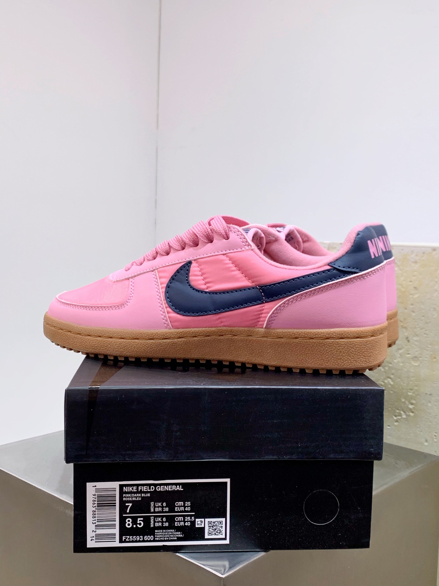 Nike Air Max DN Pink / Grey detail view 4