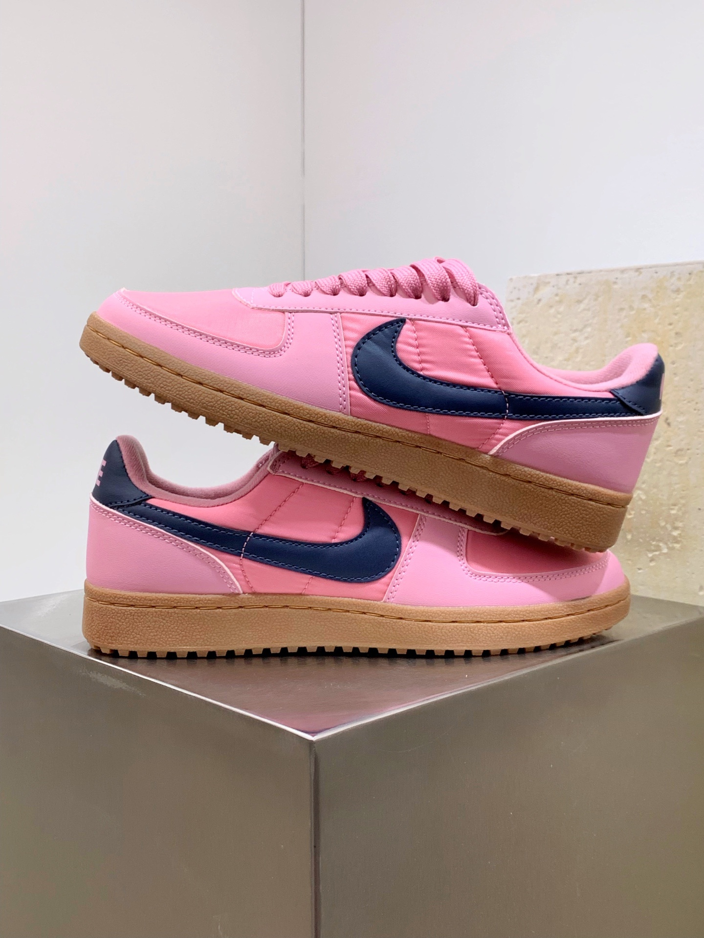 Nike Air Max DN Pink / Grey detail view 5