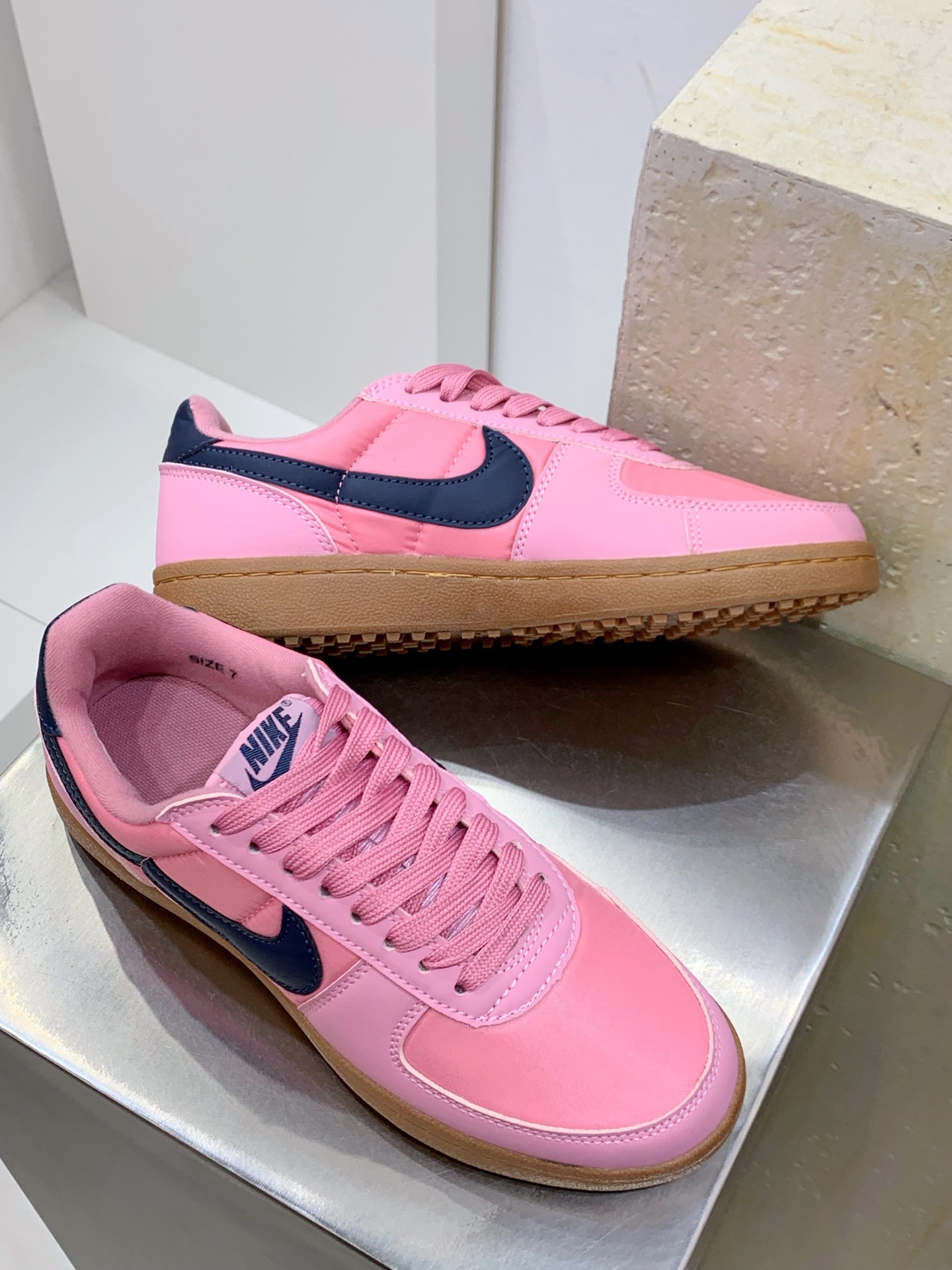 Nike Air Max DN Pink / Grey detail view 7