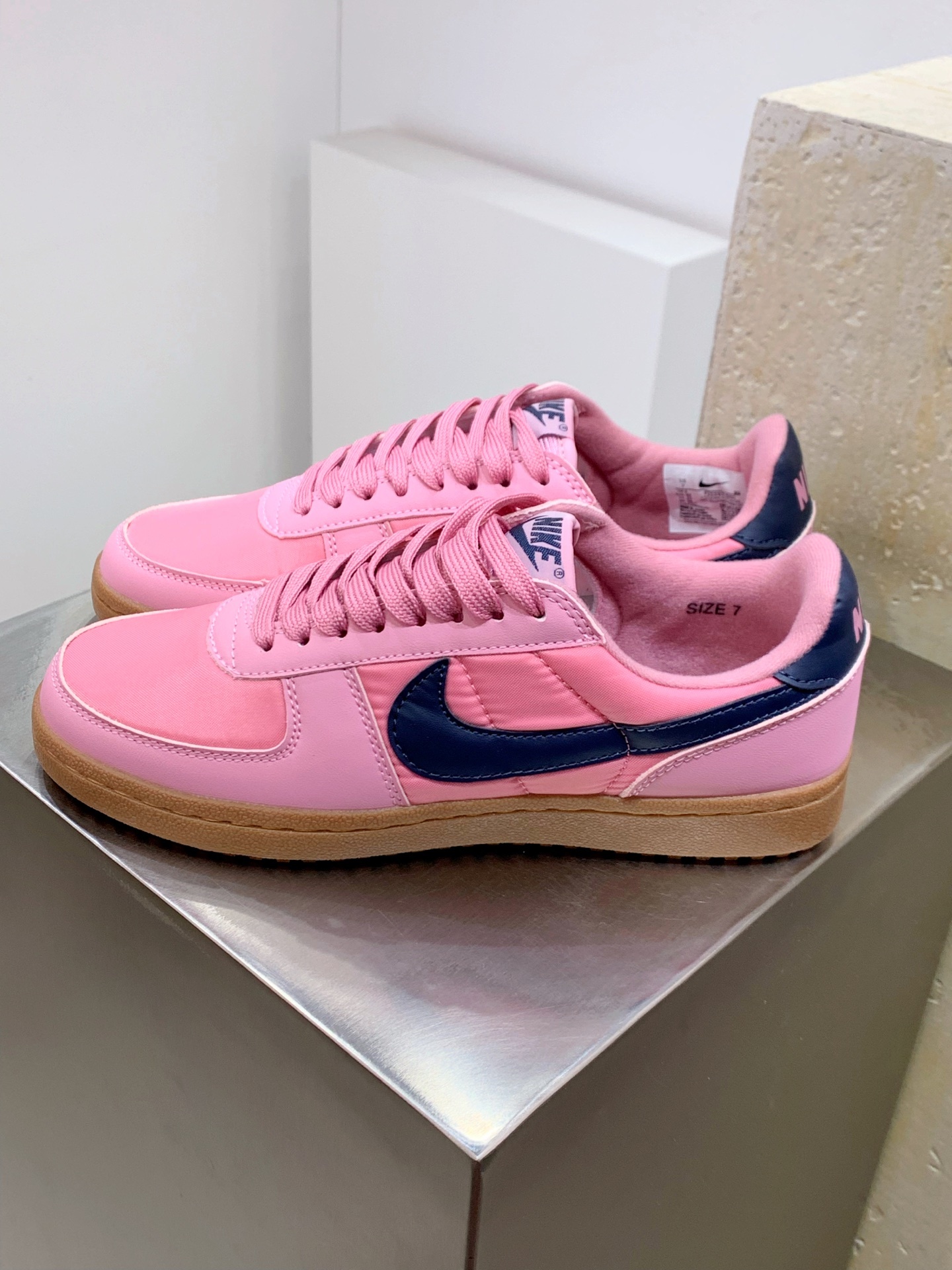 Nike Air Max DN Pink / Grey detail view 8