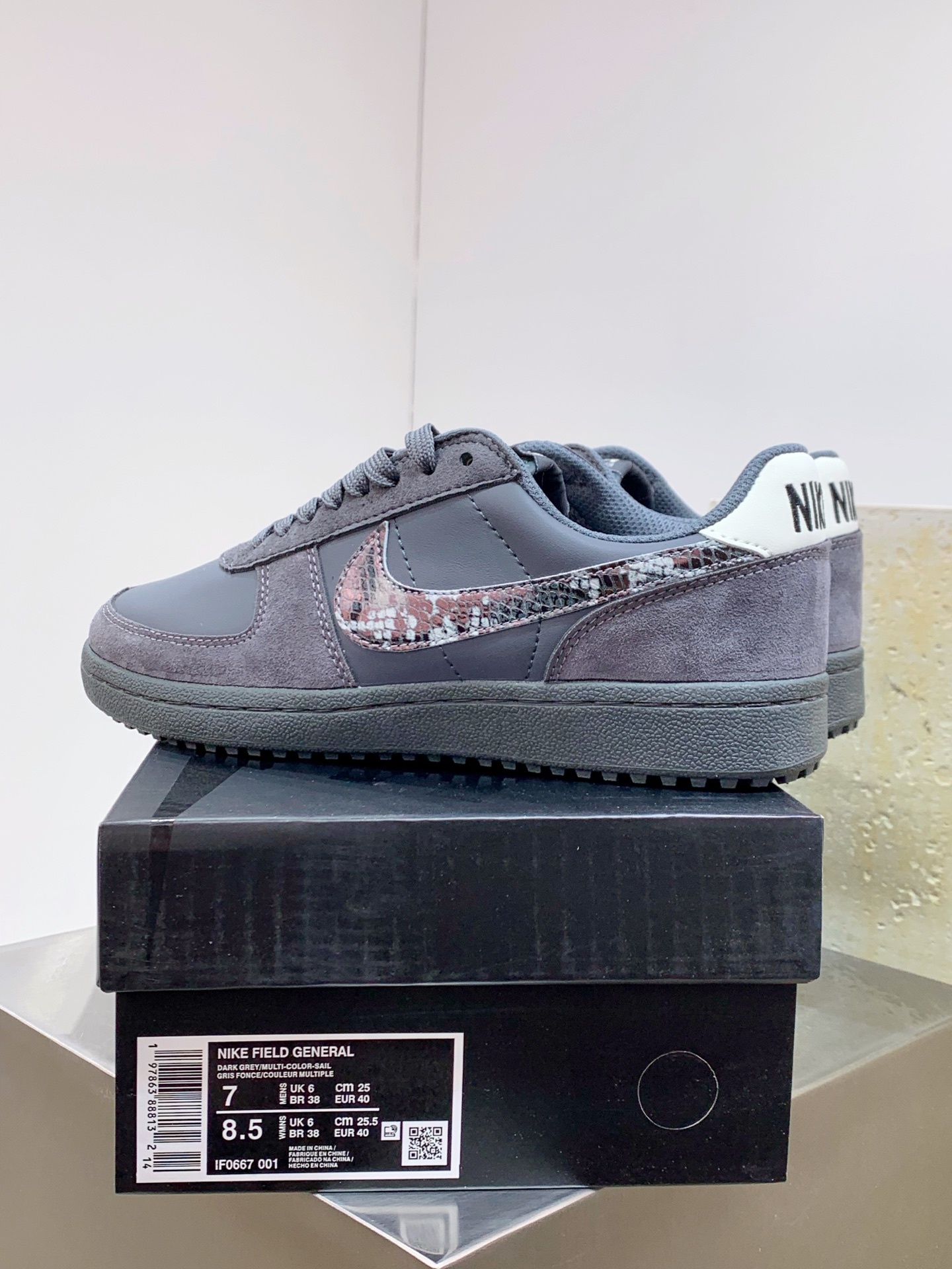 Nike Air Max DN White / Grey detail view 4