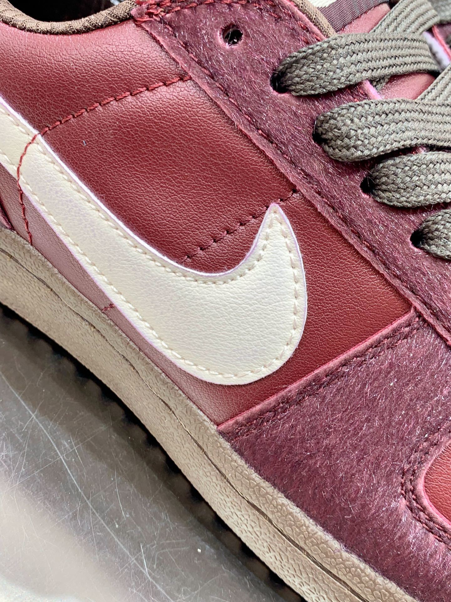 Nike Waffle Pink / White detail view 1