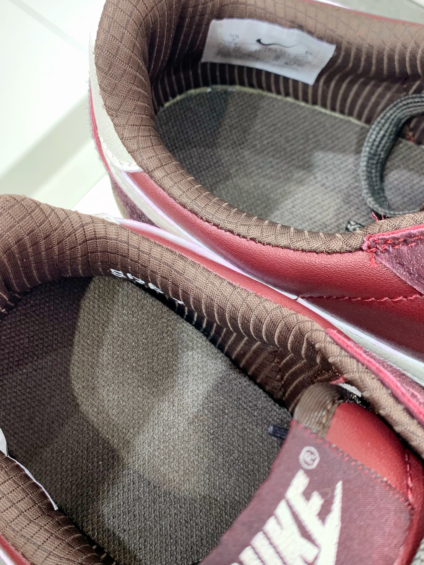Nike Waffle Pink / White detail view 2