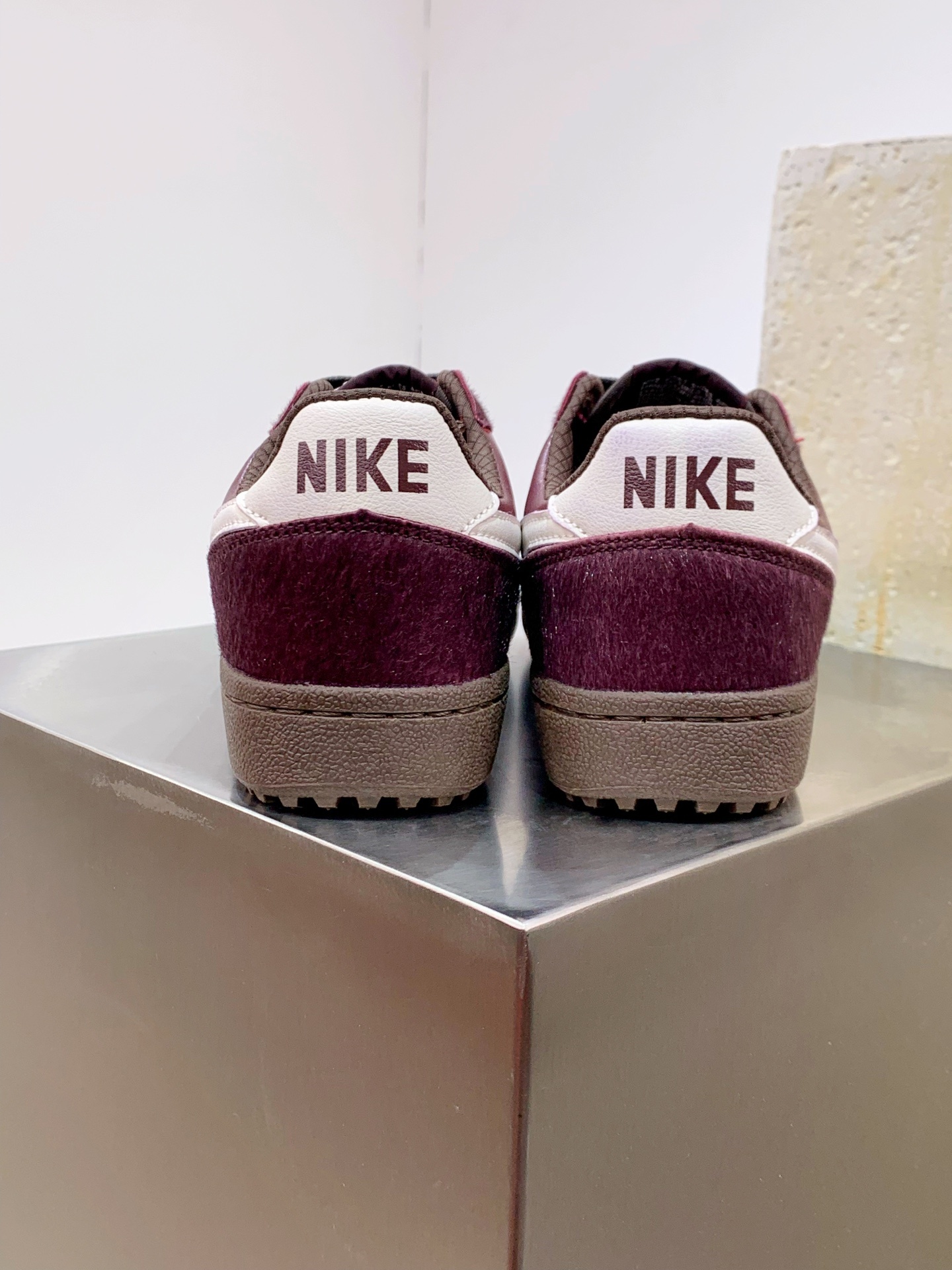 Nike Waffle Pink / White detail view 3