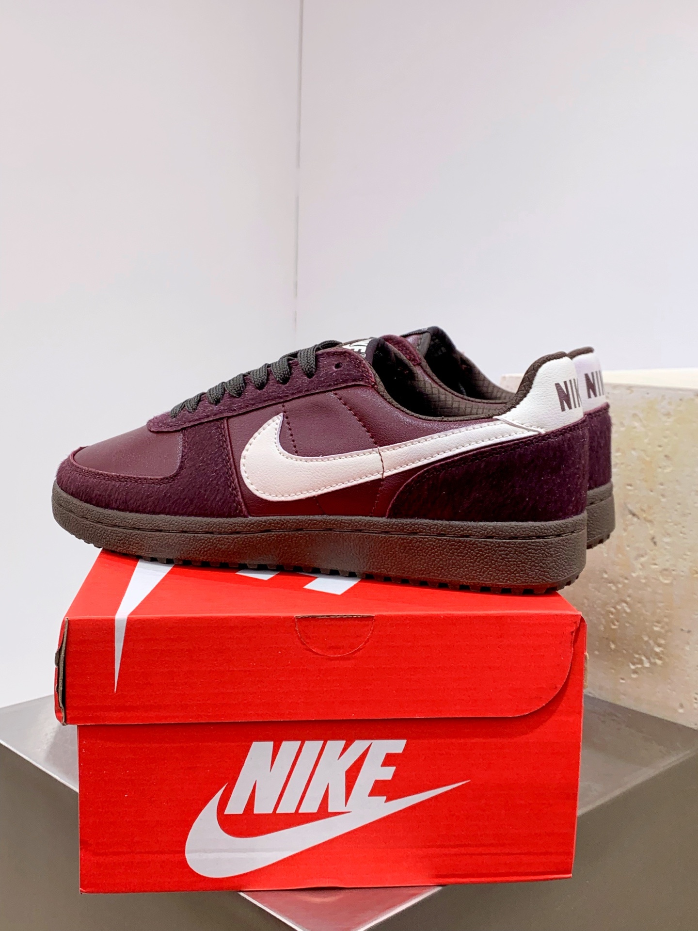 Nike Waffle Pink / White detail view 4