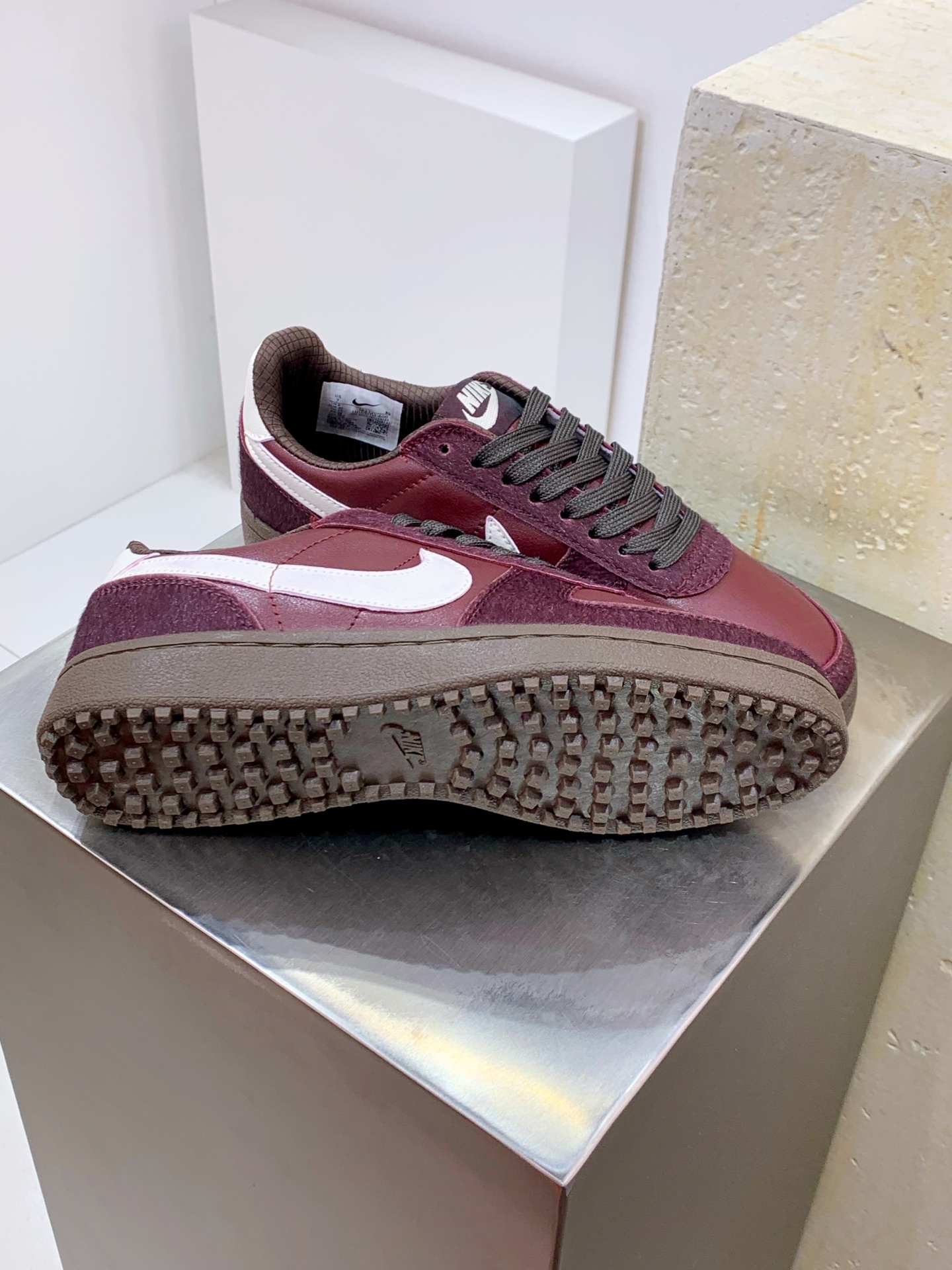Nike Waffle Pink / White detail view 6