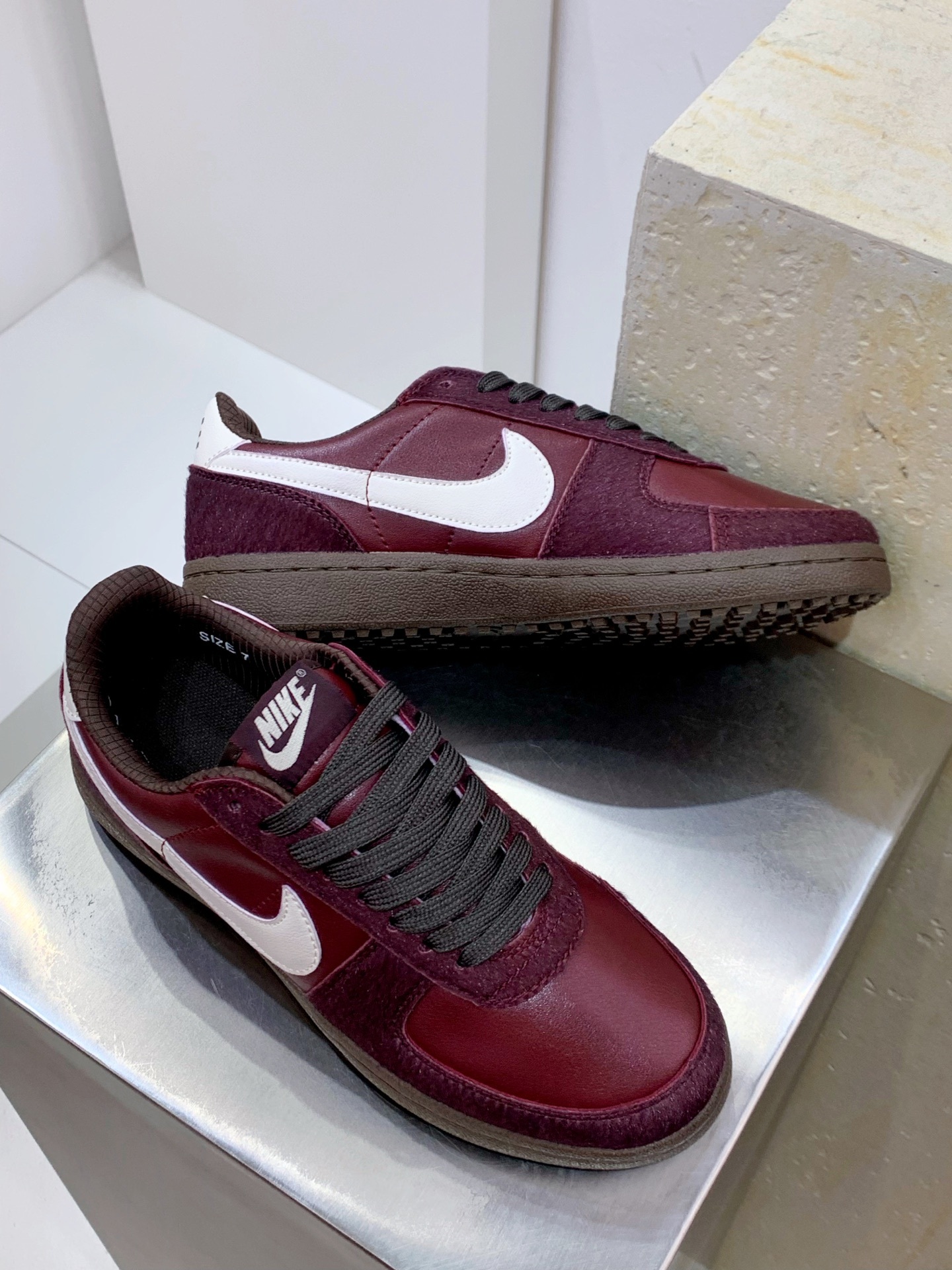 Nike Waffle Pink / White detail view 7
