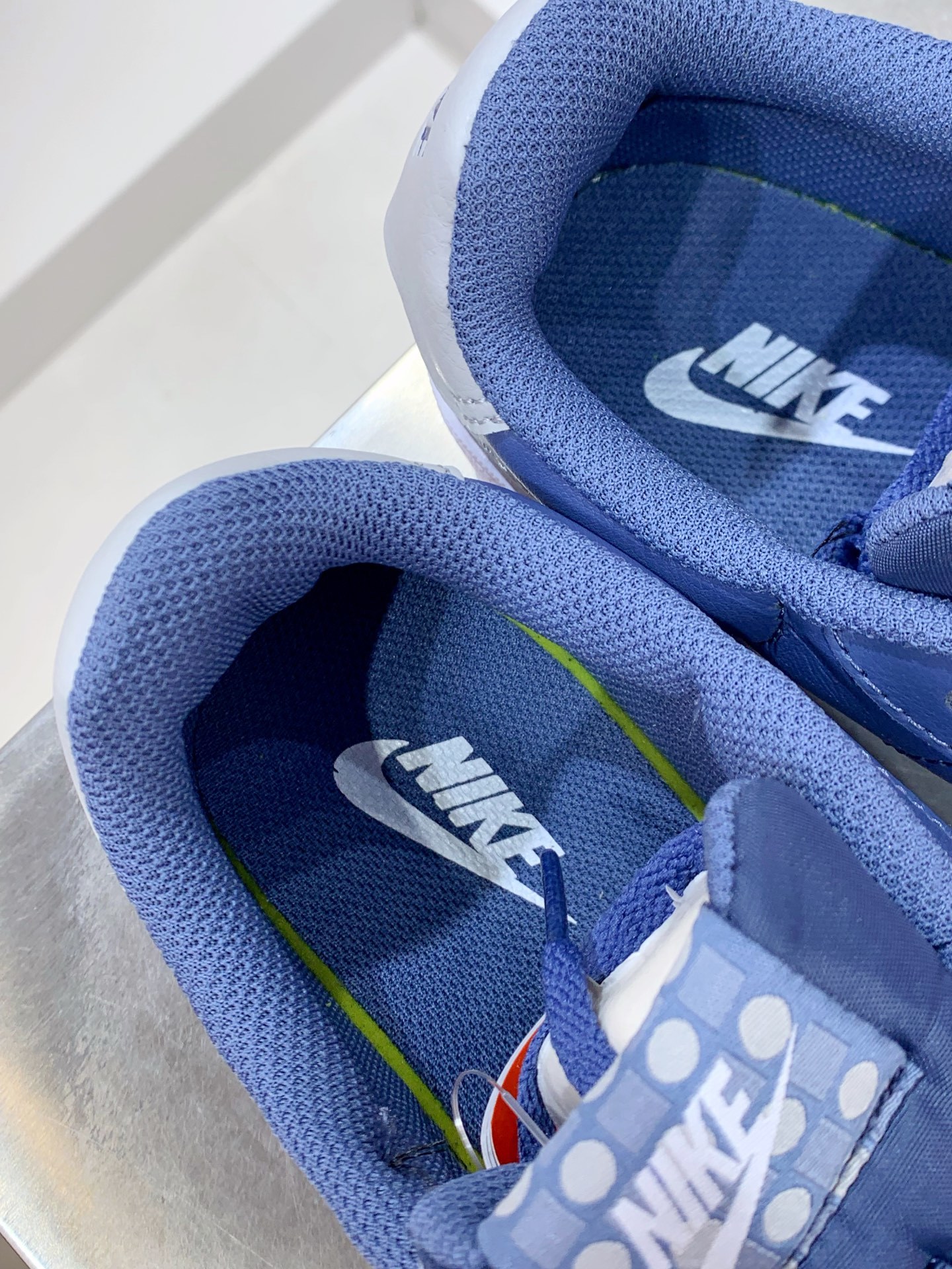 Nike Waffle Blue / White detail view 2