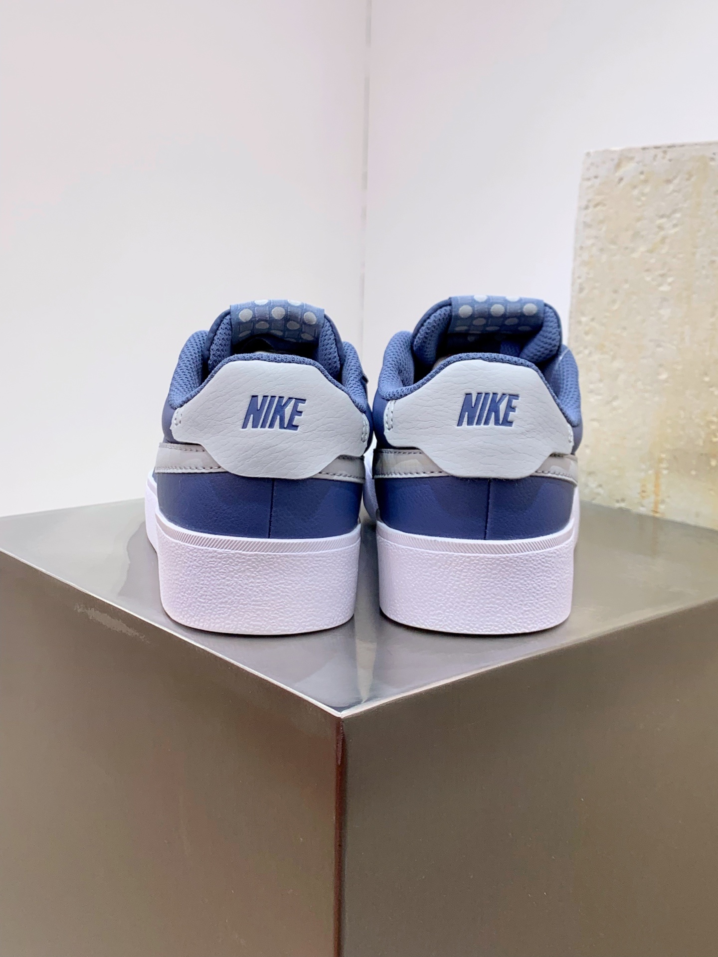 Nike Waffle Blue / White detail view 3