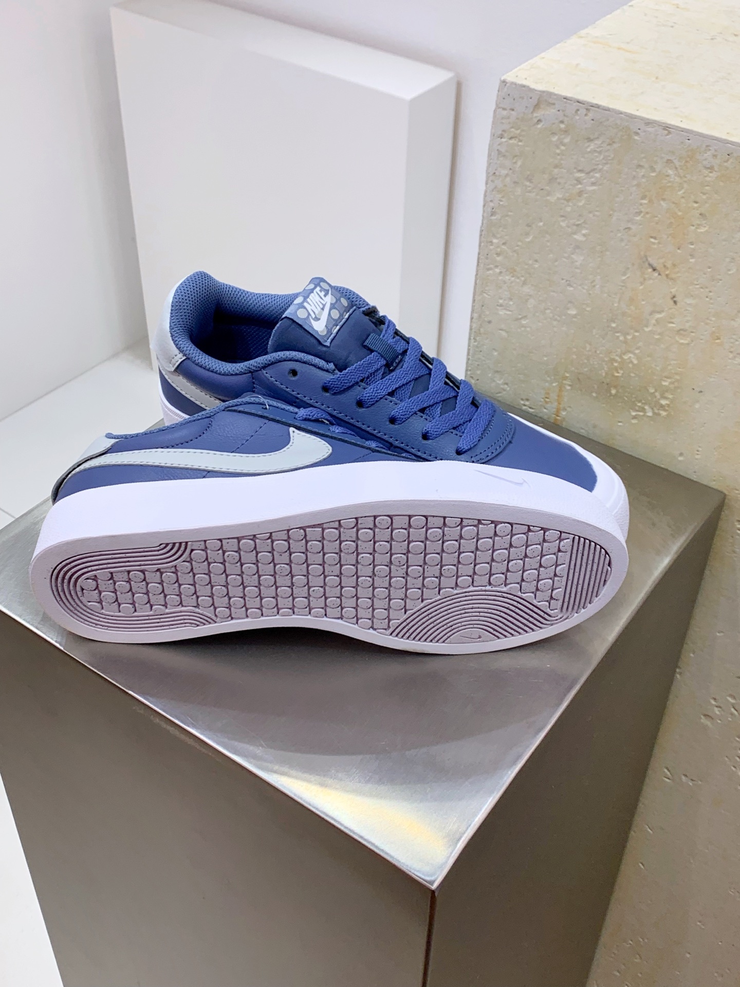 Nike Waffle Blue / White detail view 6