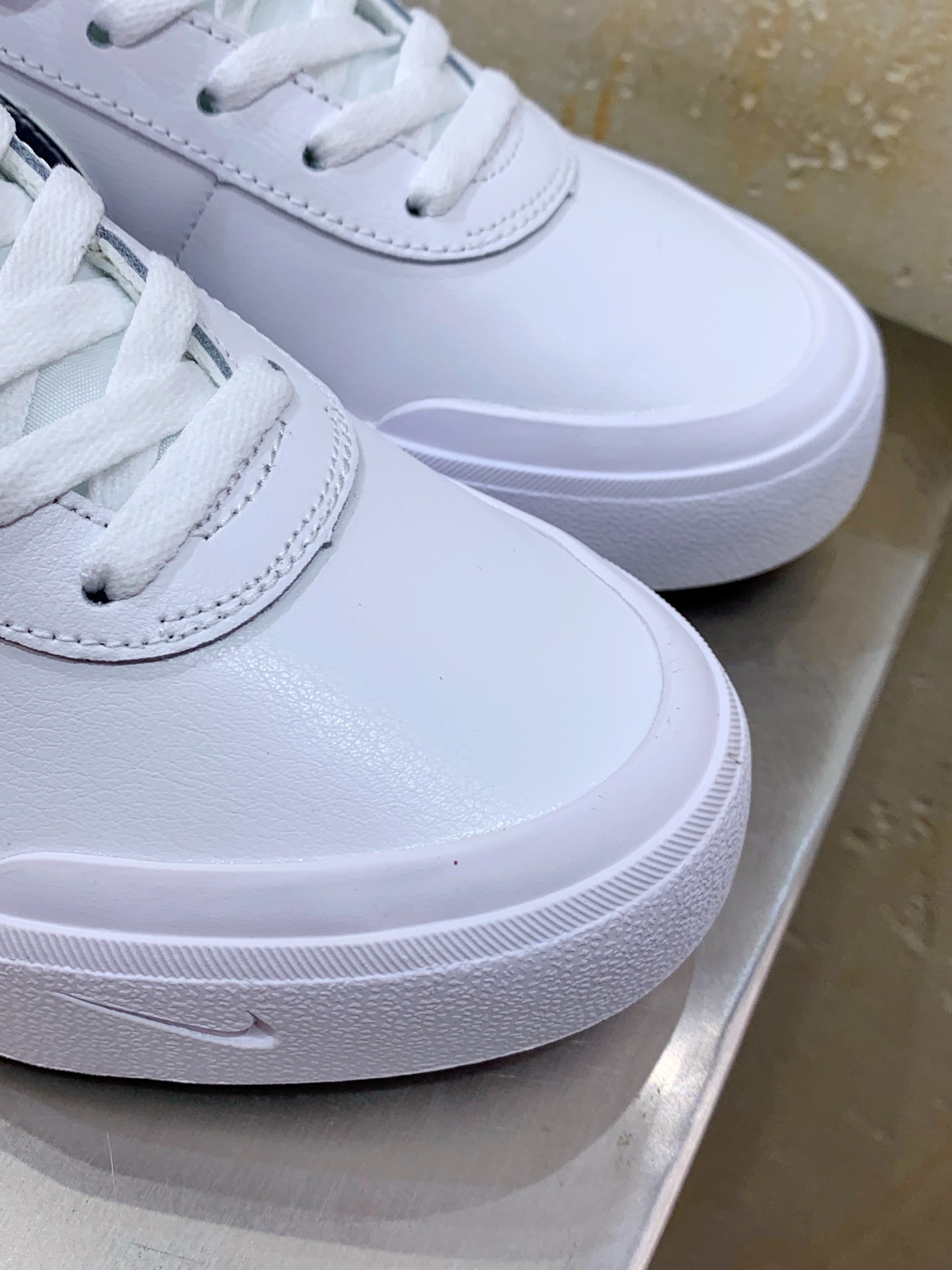 Nike Waffle White / Grey main view