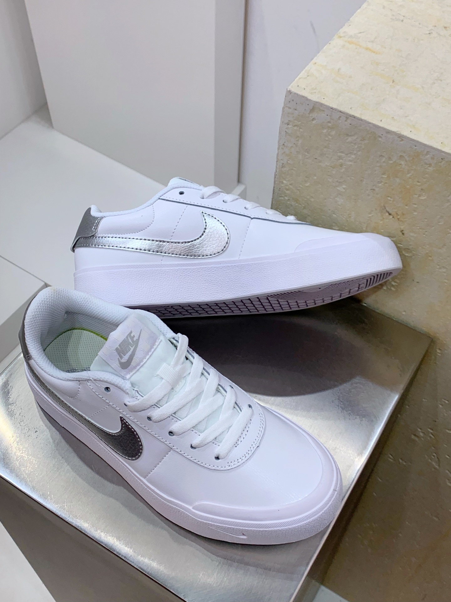 Nike Waffle White / Grey detail view 7