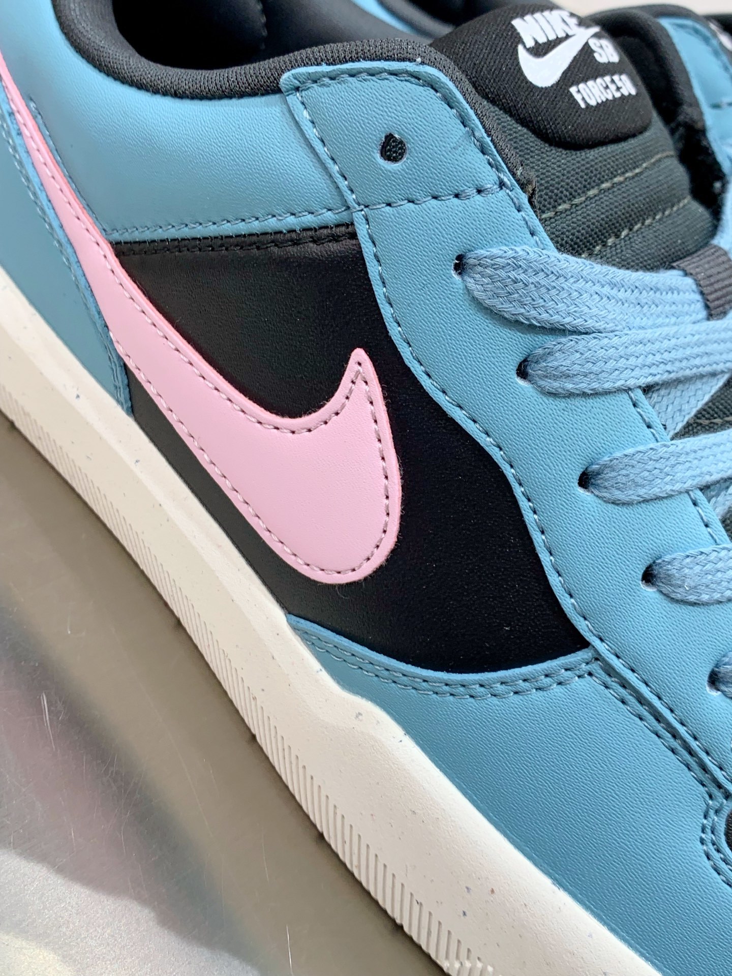 Nike Waffle Grey / Blue detail view 1
