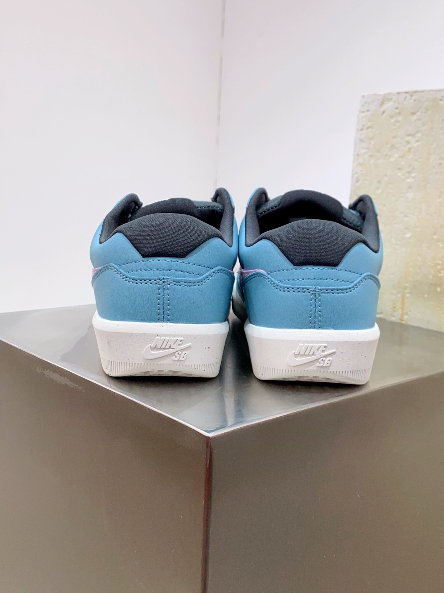 Nike Waffle Grey / Blue detail view 3