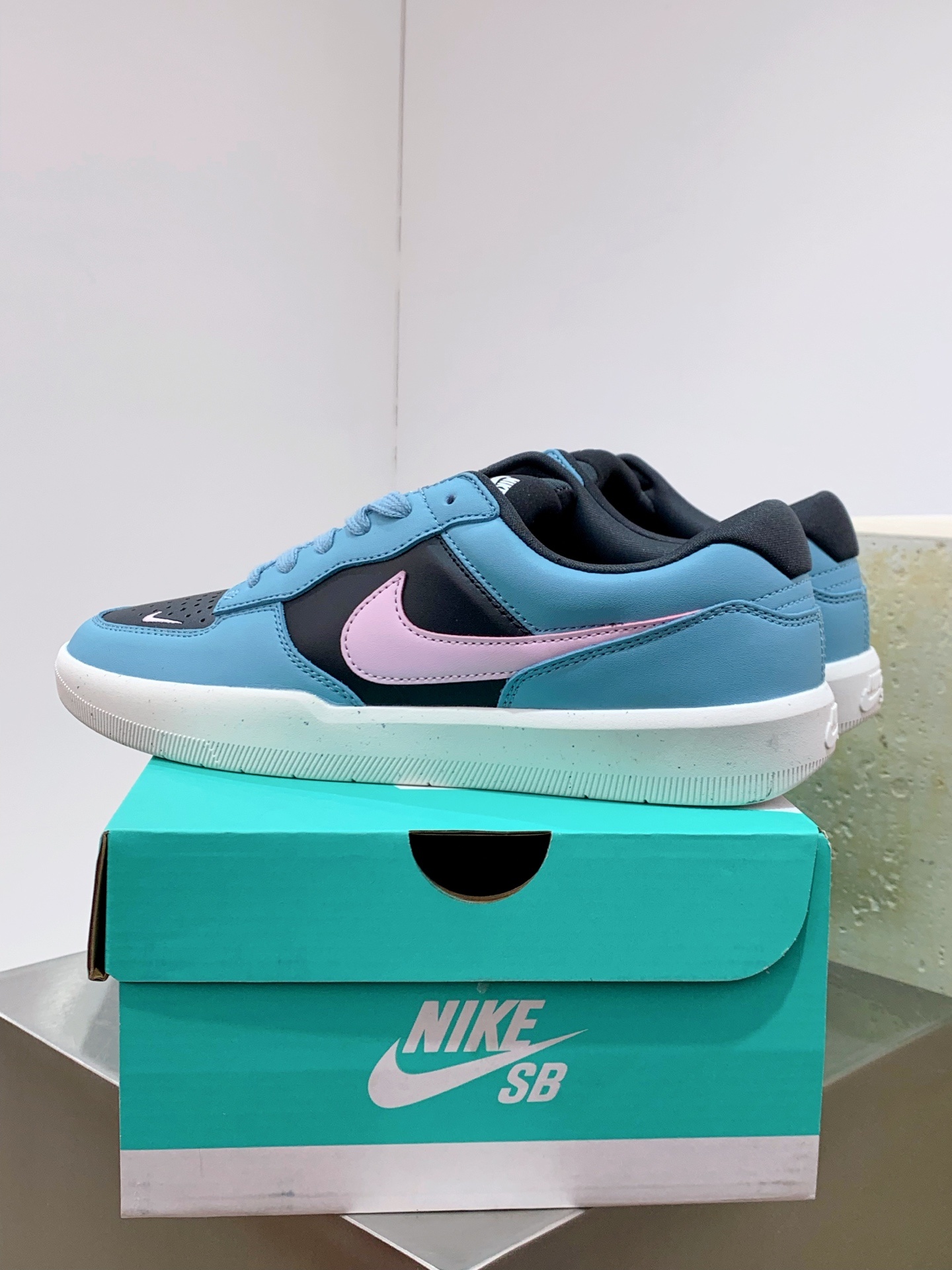 Nike Waffle Grey / Blue detail view 4