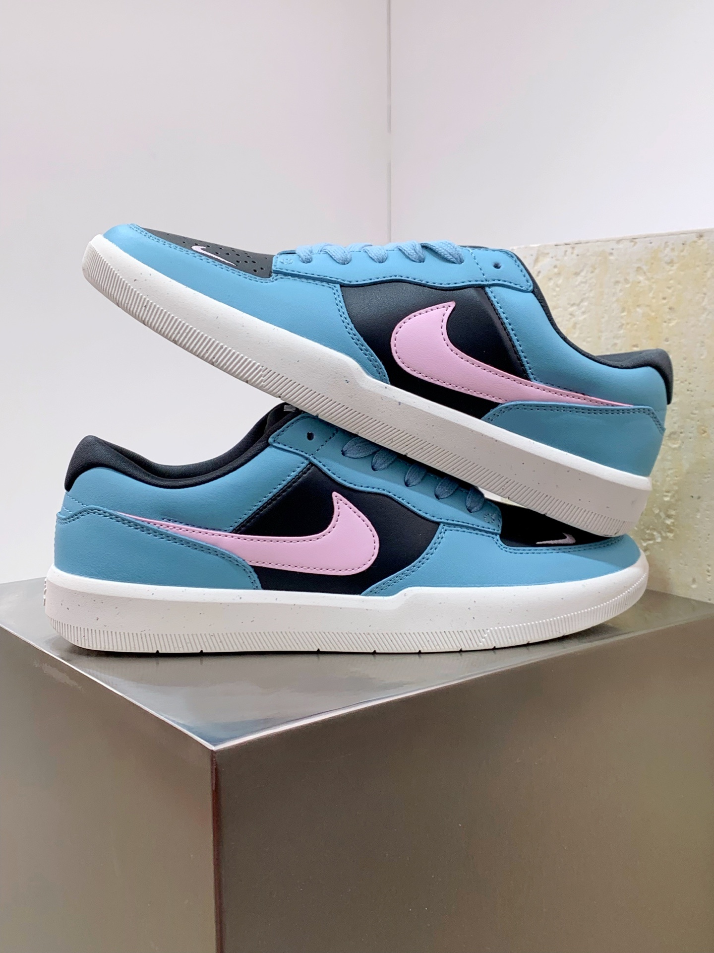 Nike Waffle Grey / Blue detail view 5