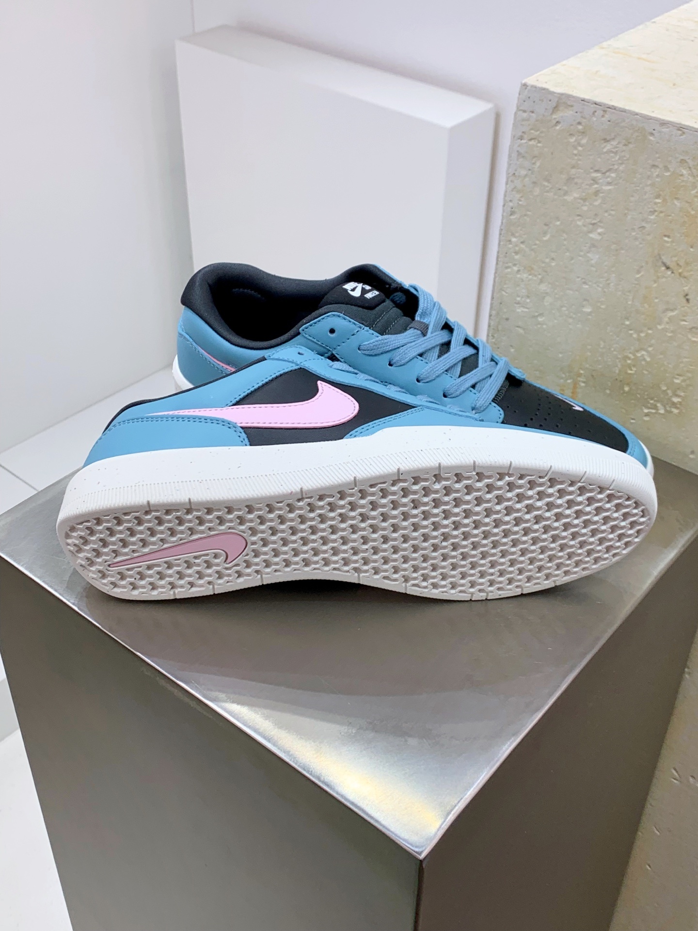 Nike Waffle Grey / Blue detail view 6