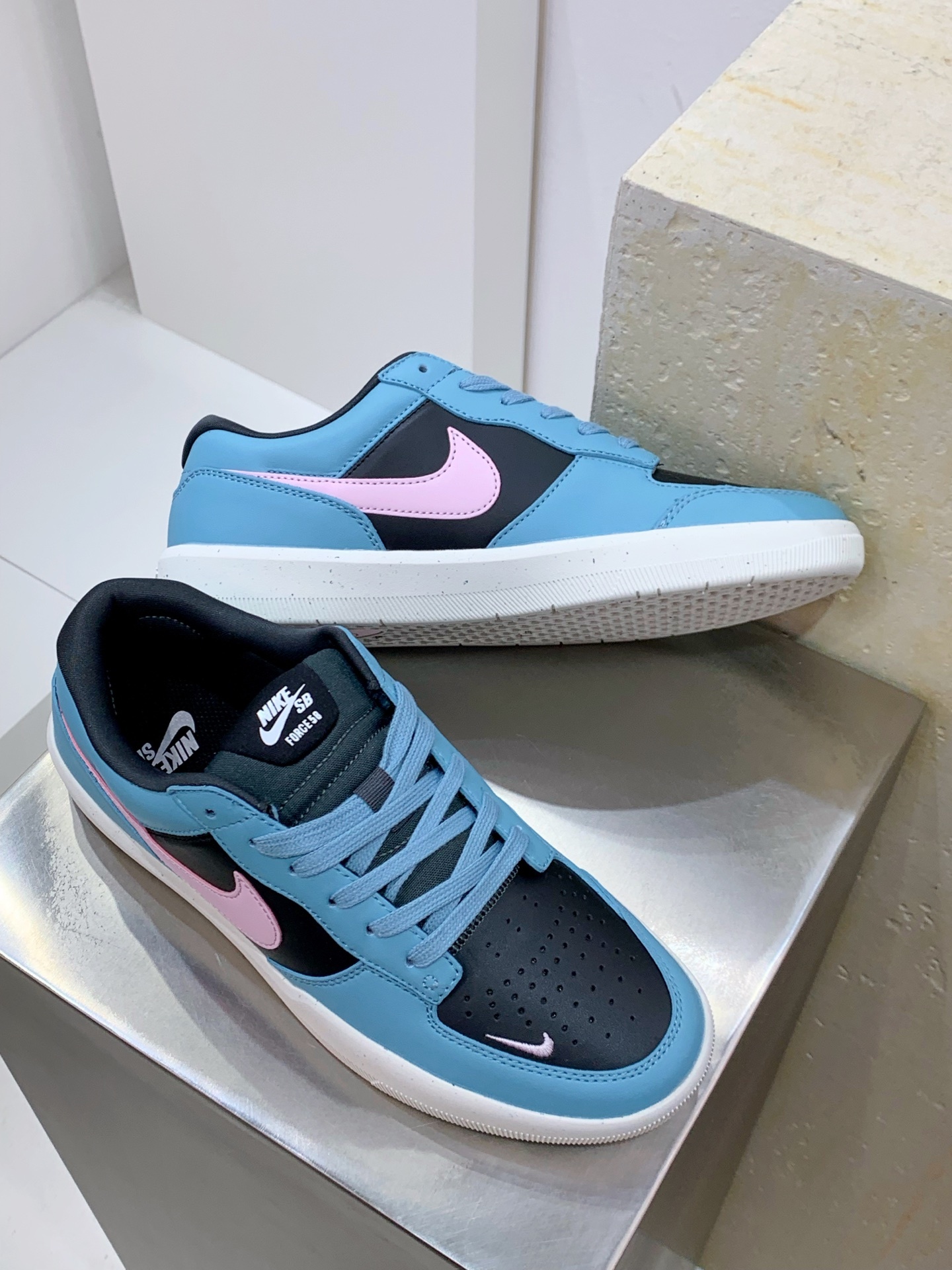 Nike Waffle Grey / Blue detail view 7
