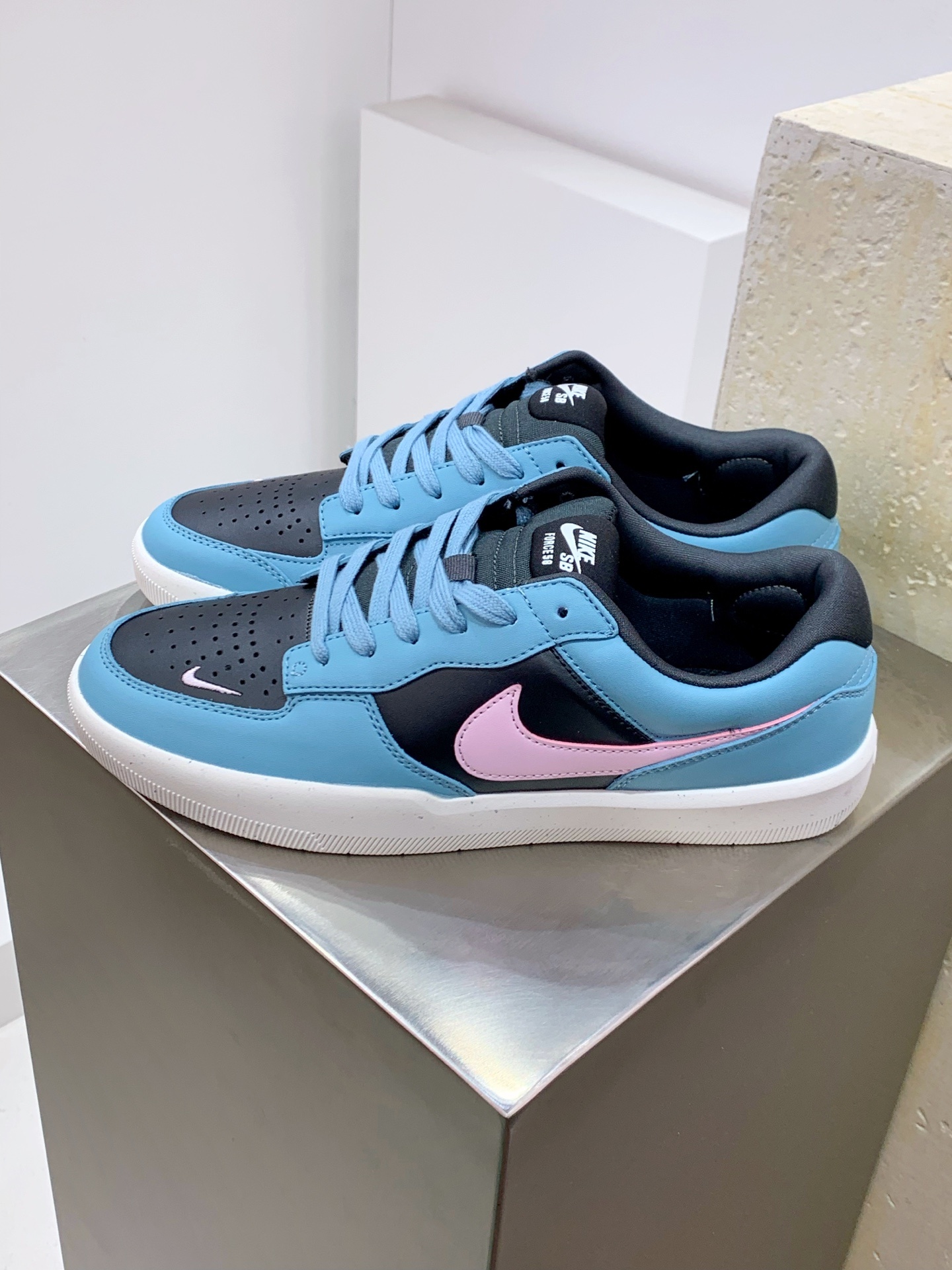 Nike Waffle Grey / Blue detail view 8
