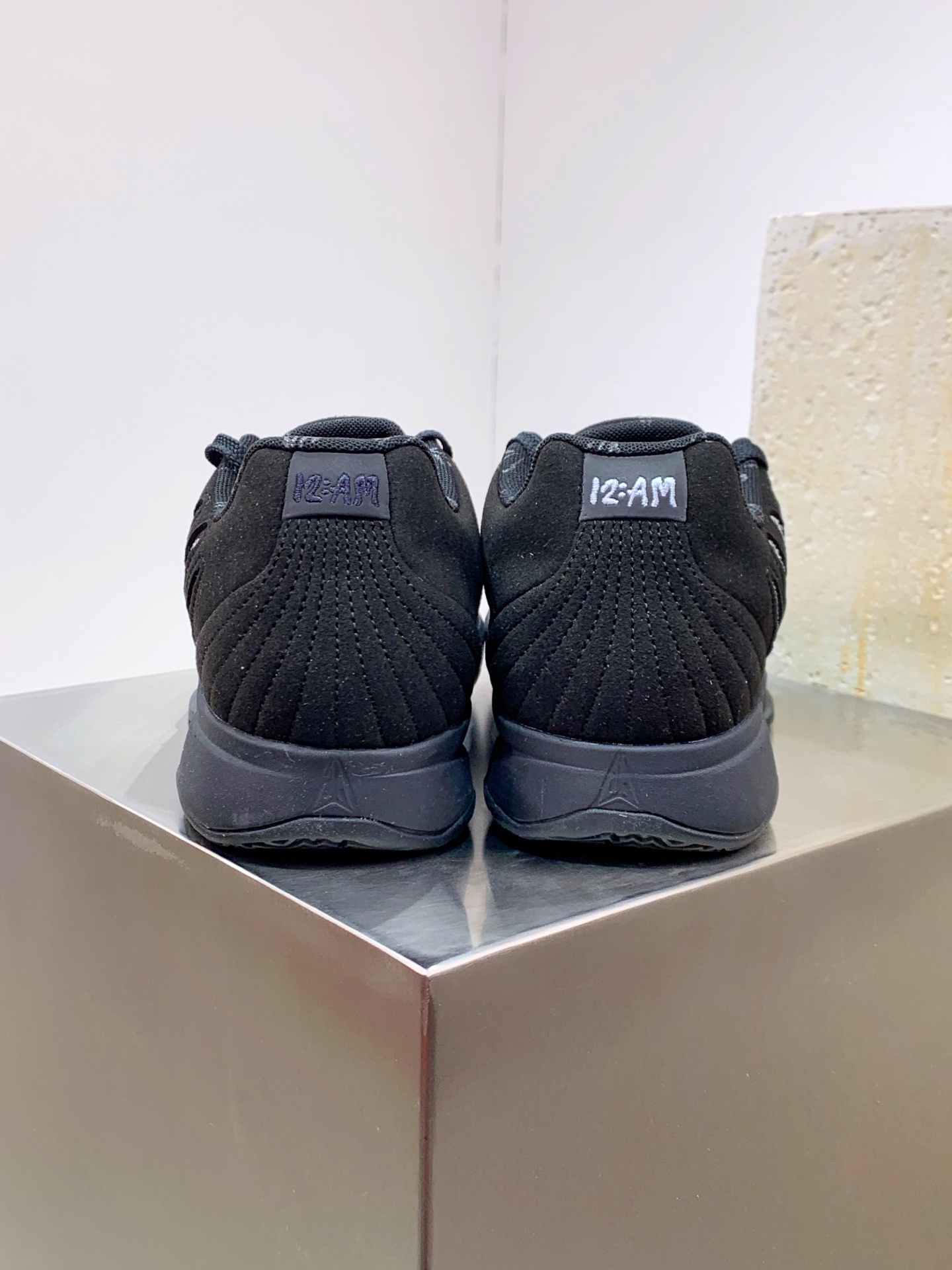 Nike Waffle Grey / White detail view 3