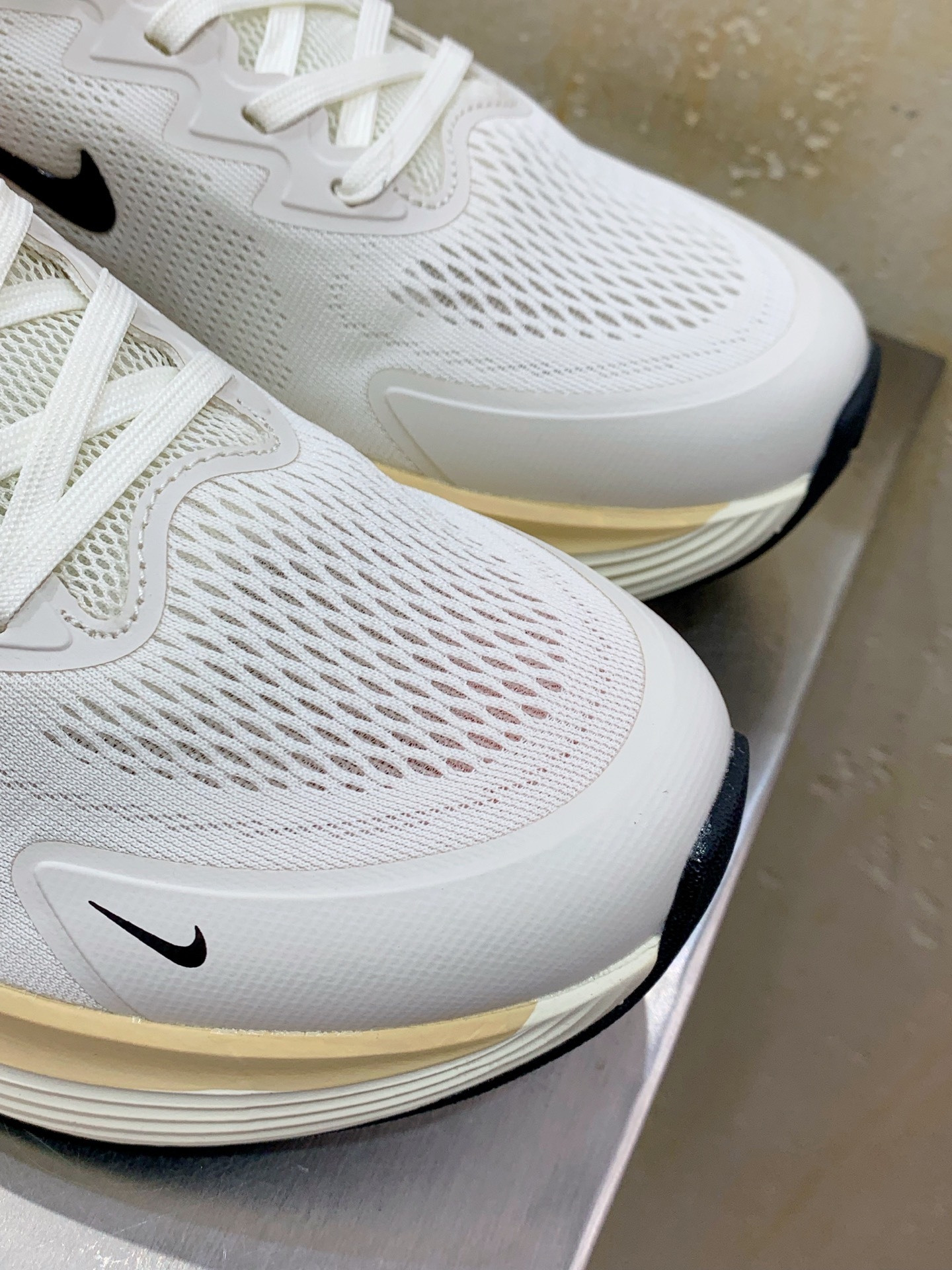 Nike Waffle White / Grey main view