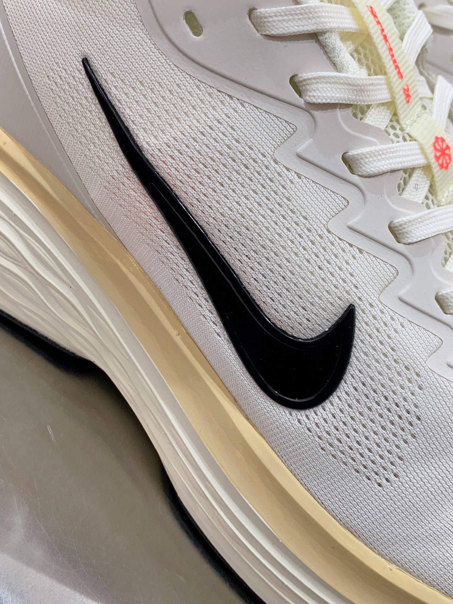 Nike Waffle White / Grey detail view 1