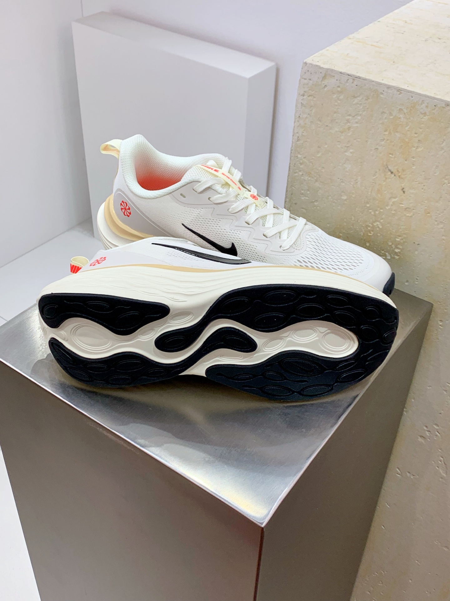 Nike Waffle White / Grey detail view 6