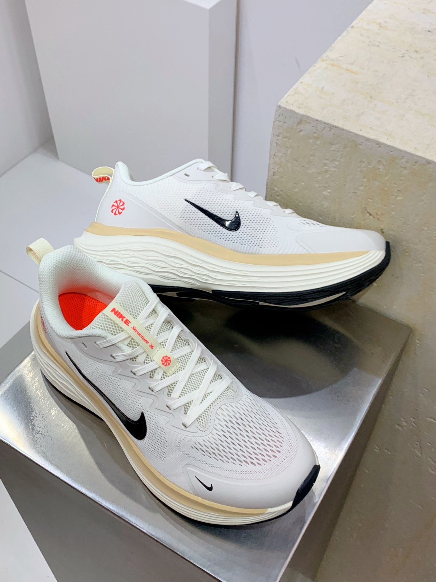 Nike Waffle White / Grey detail view 7