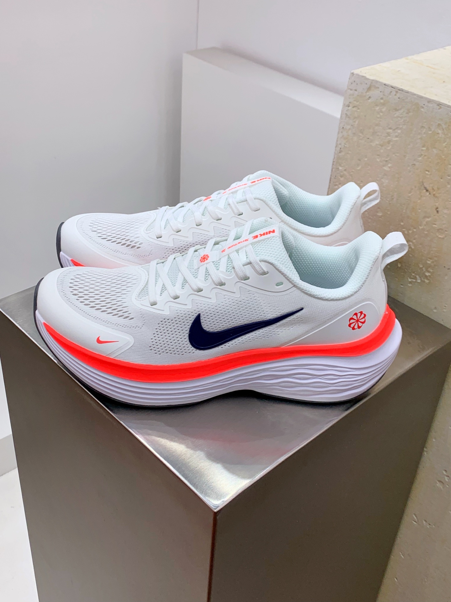 Nike Waffle White / Grey detail view 7