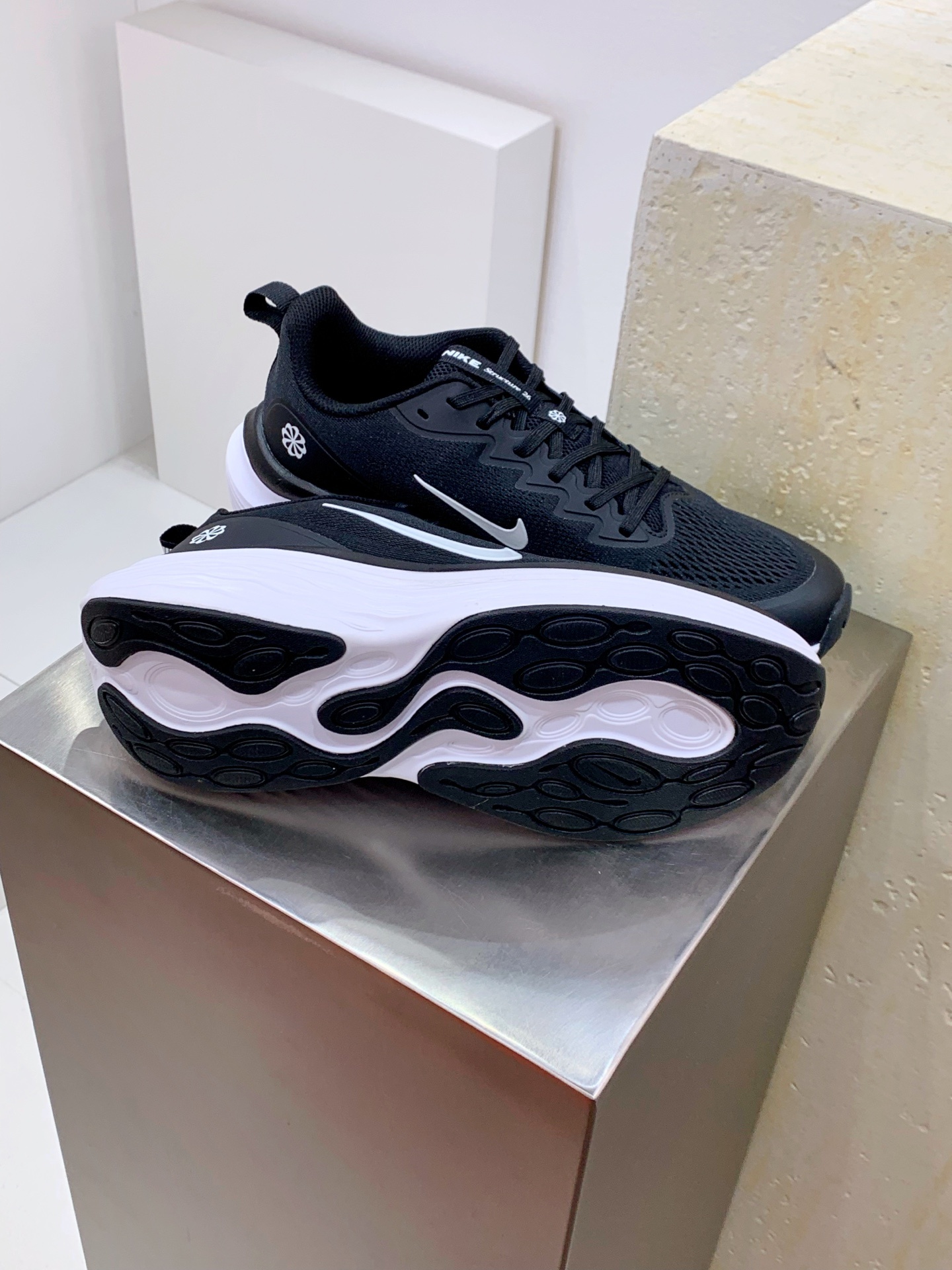Nike Waffle Grey / White detail view 6