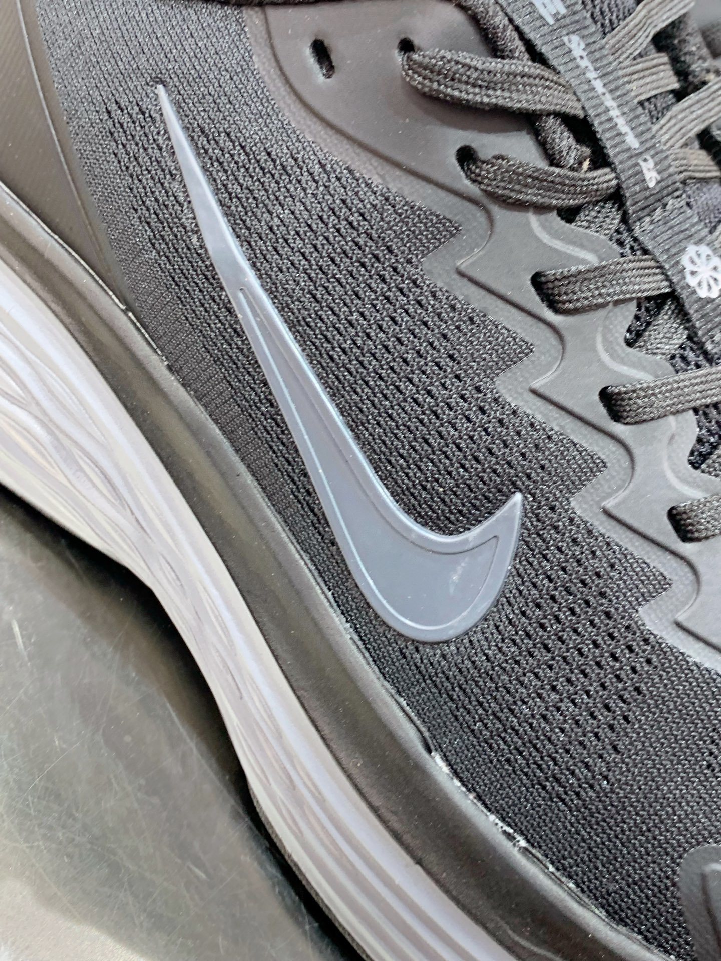 Nike Waffle White / Grey detail view 1