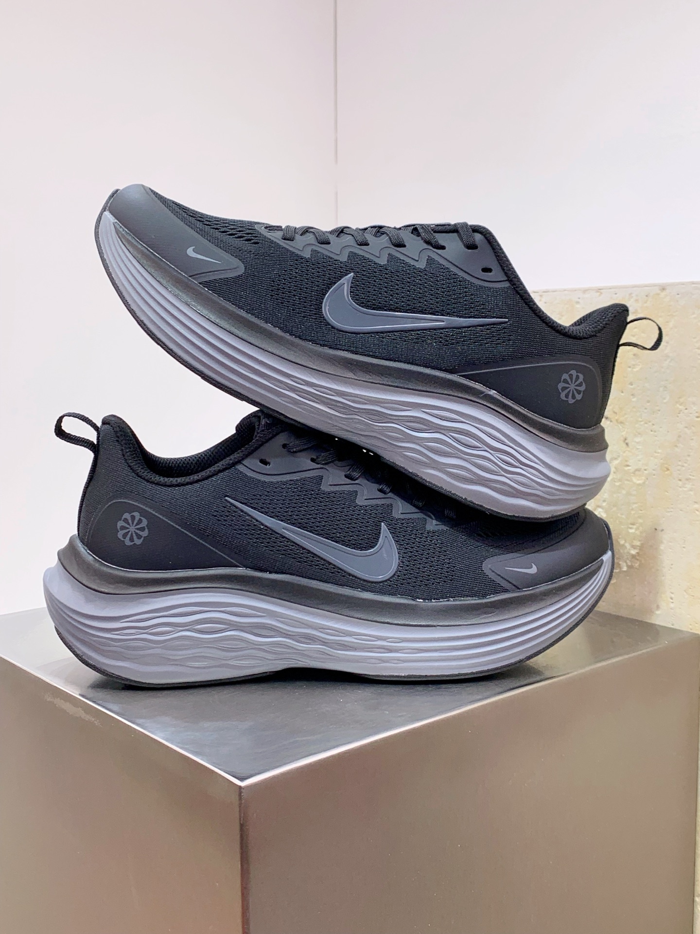 Nike Waffle White / Grey detail view 5