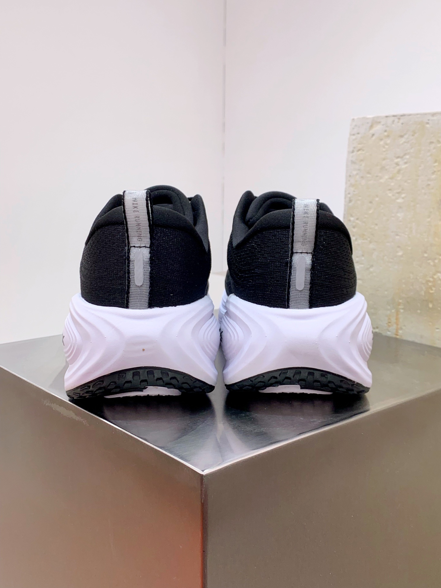 Nike Pegasus Grey / White detail view 3