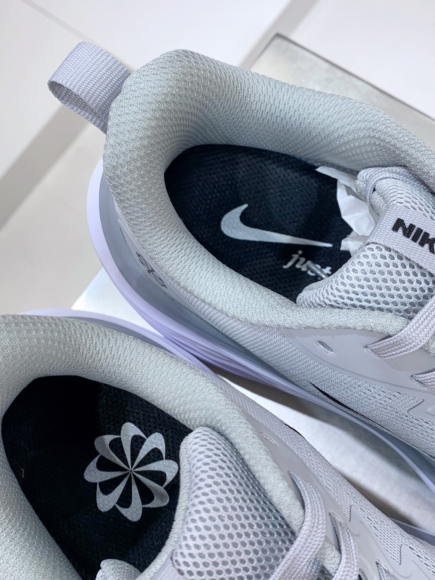 Nike Pegasus White / Grey detail view 2