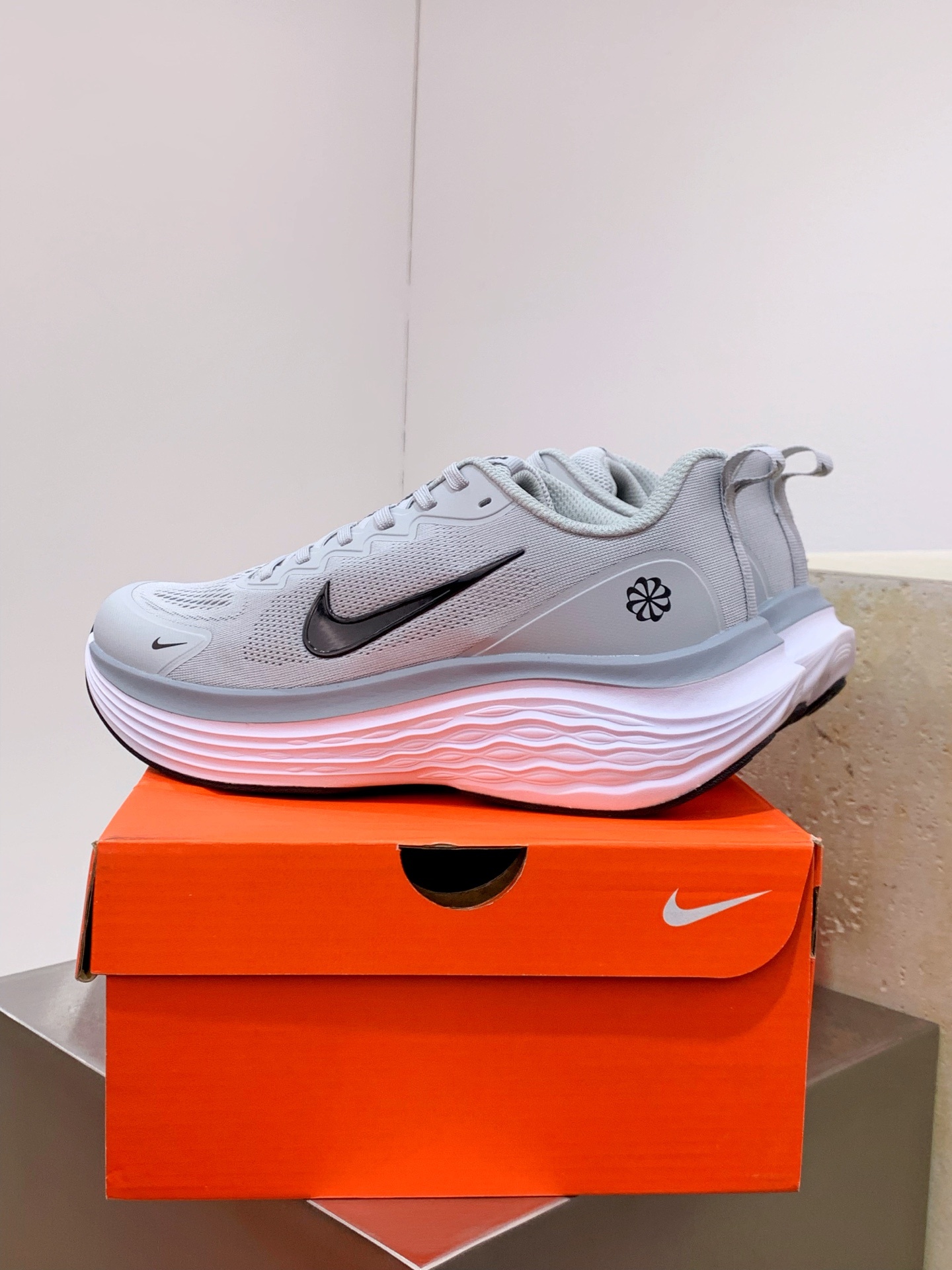 Nike Pegasus White / Grey detail view 4