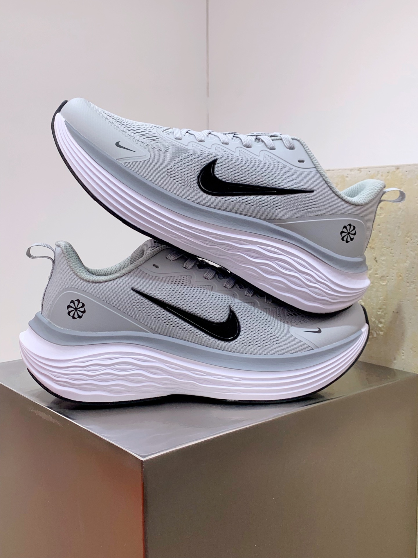Nike Pegasus White / Grey detail view 5