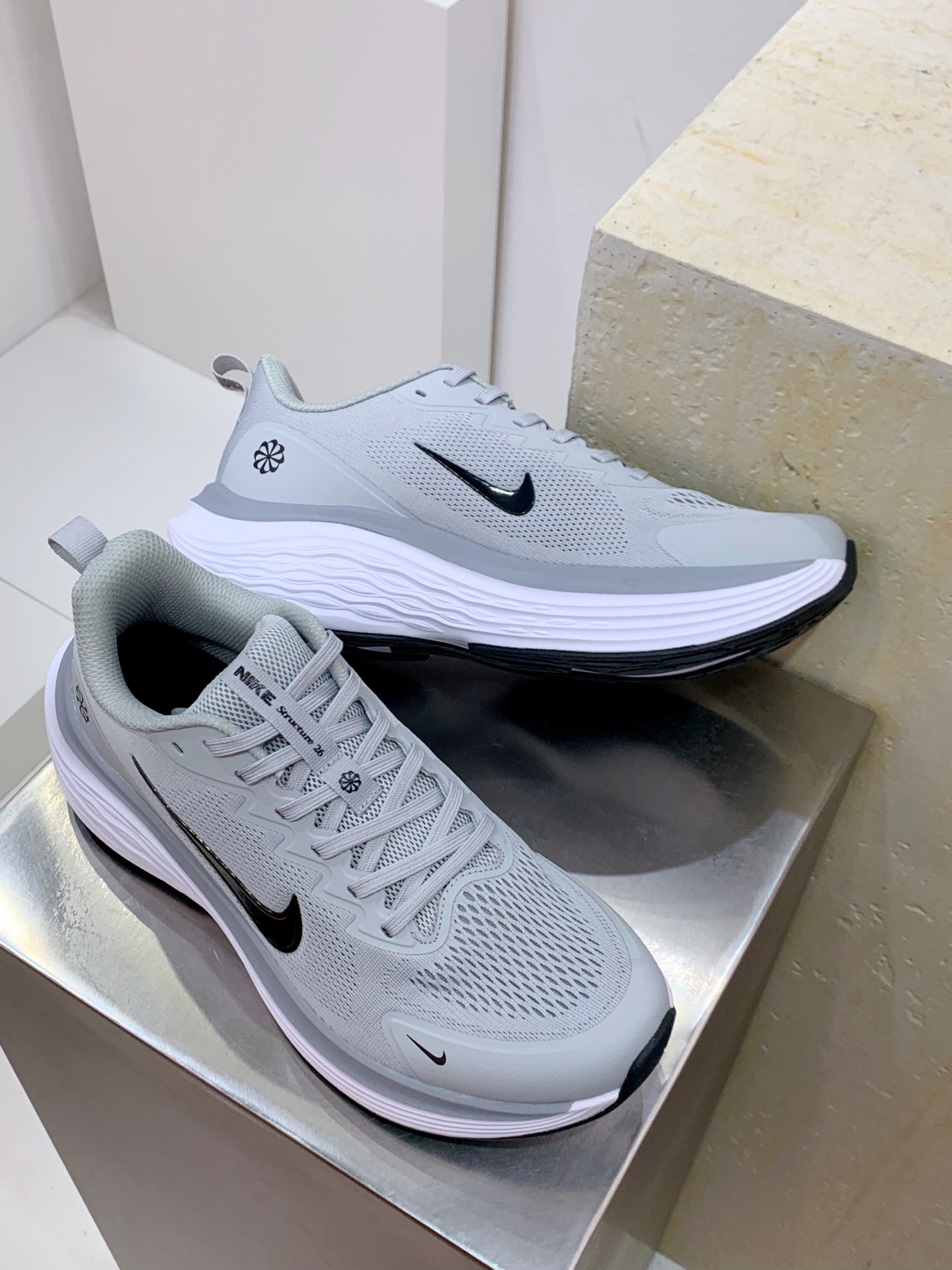 Nike Pegasus White / Grey detail view 7