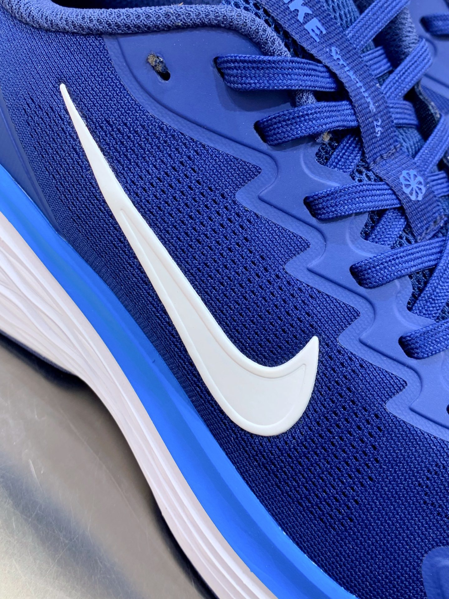 Nike Pegasus White / Blue detail view 2