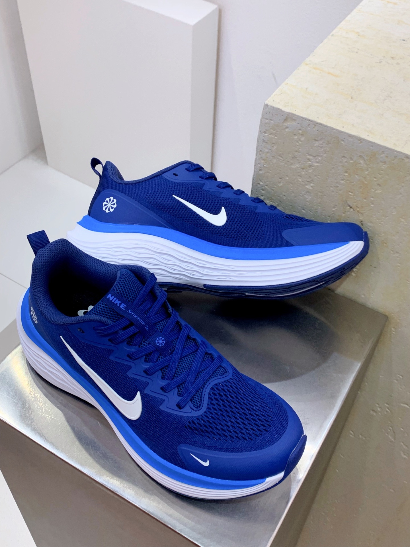 Nike Pegasus White / Blue detail view 8