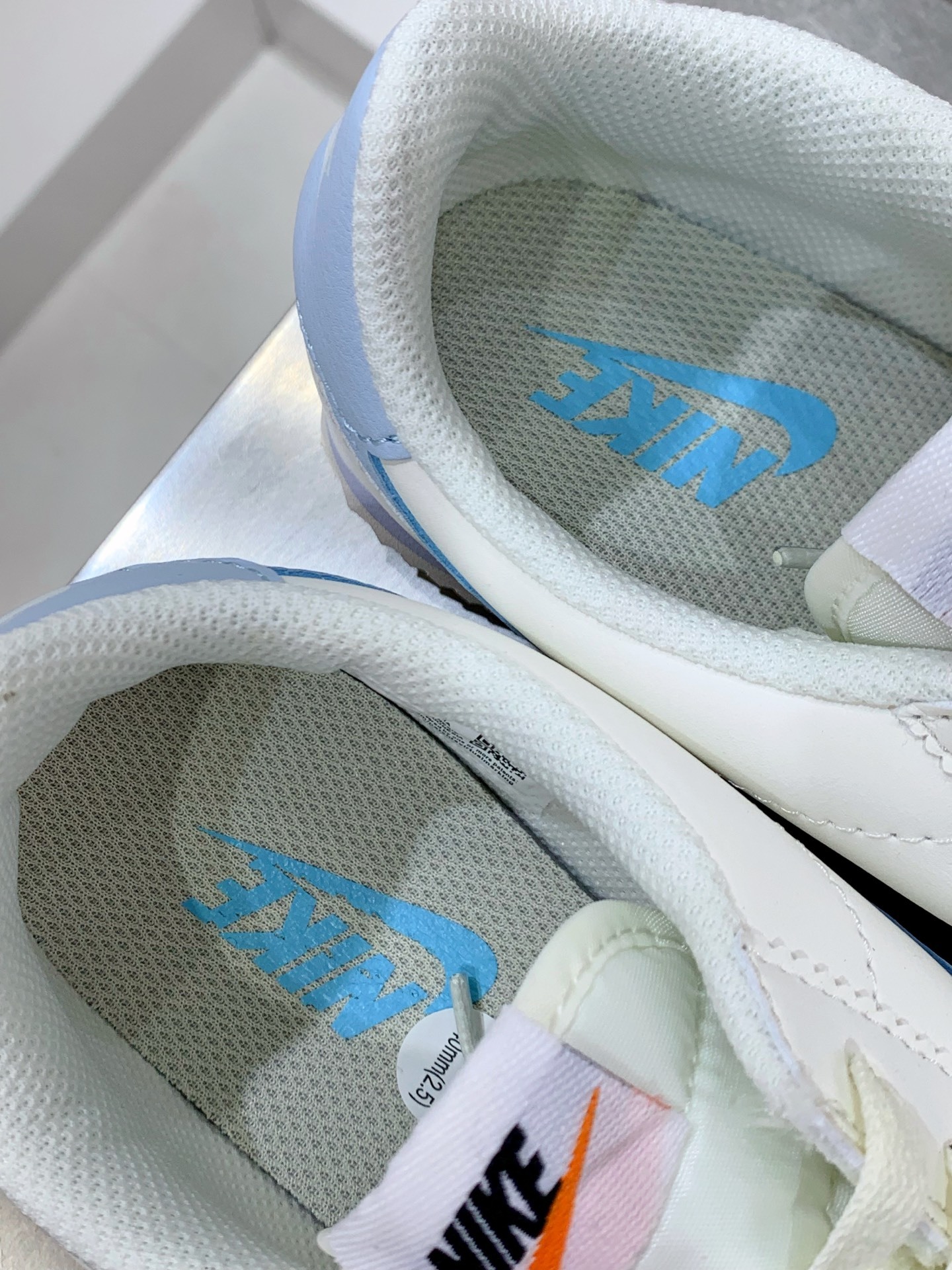 Nike Pegasus White / Grey detail view 2