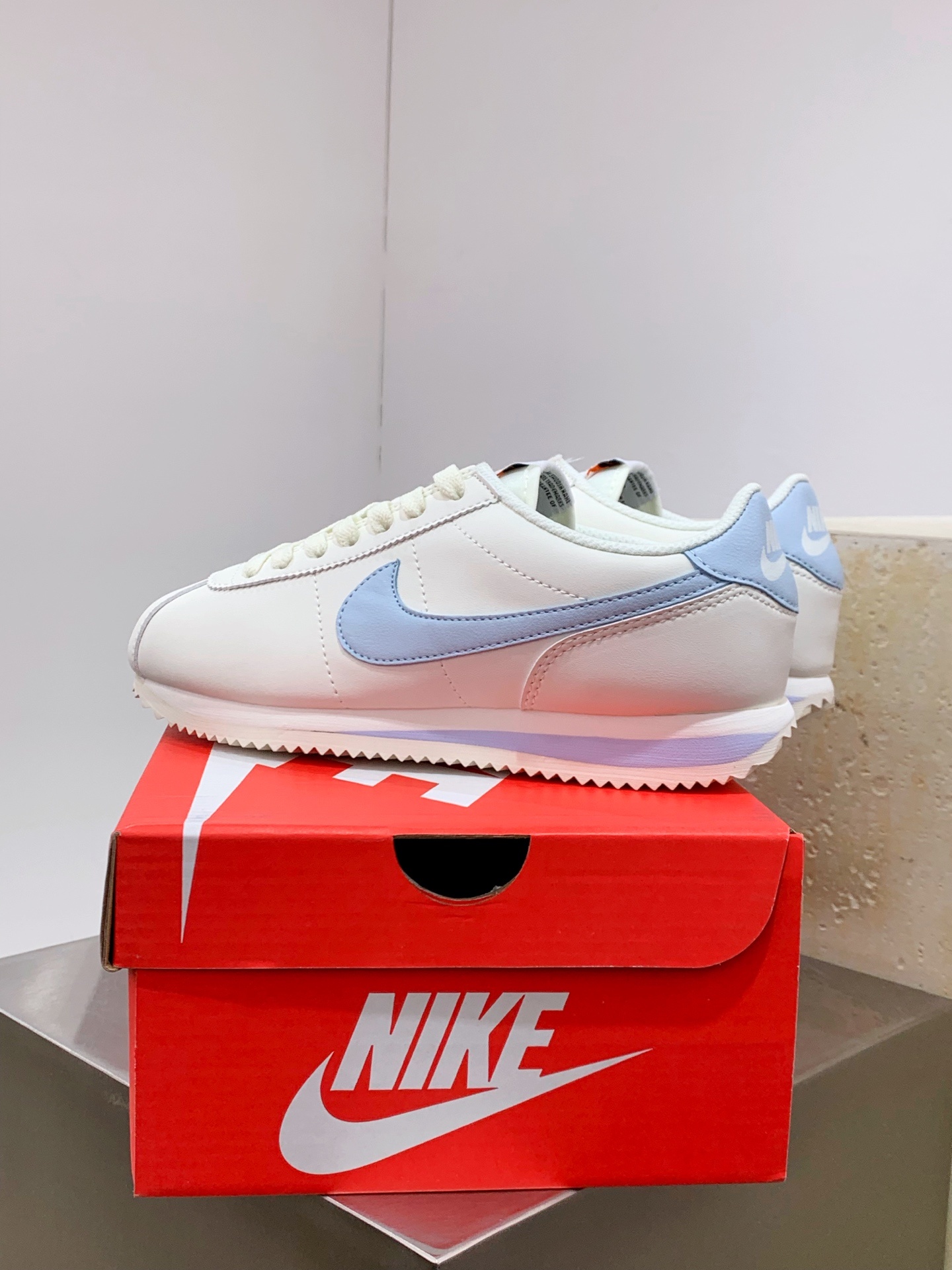 Nike Pegasus White / Grey detail view 4