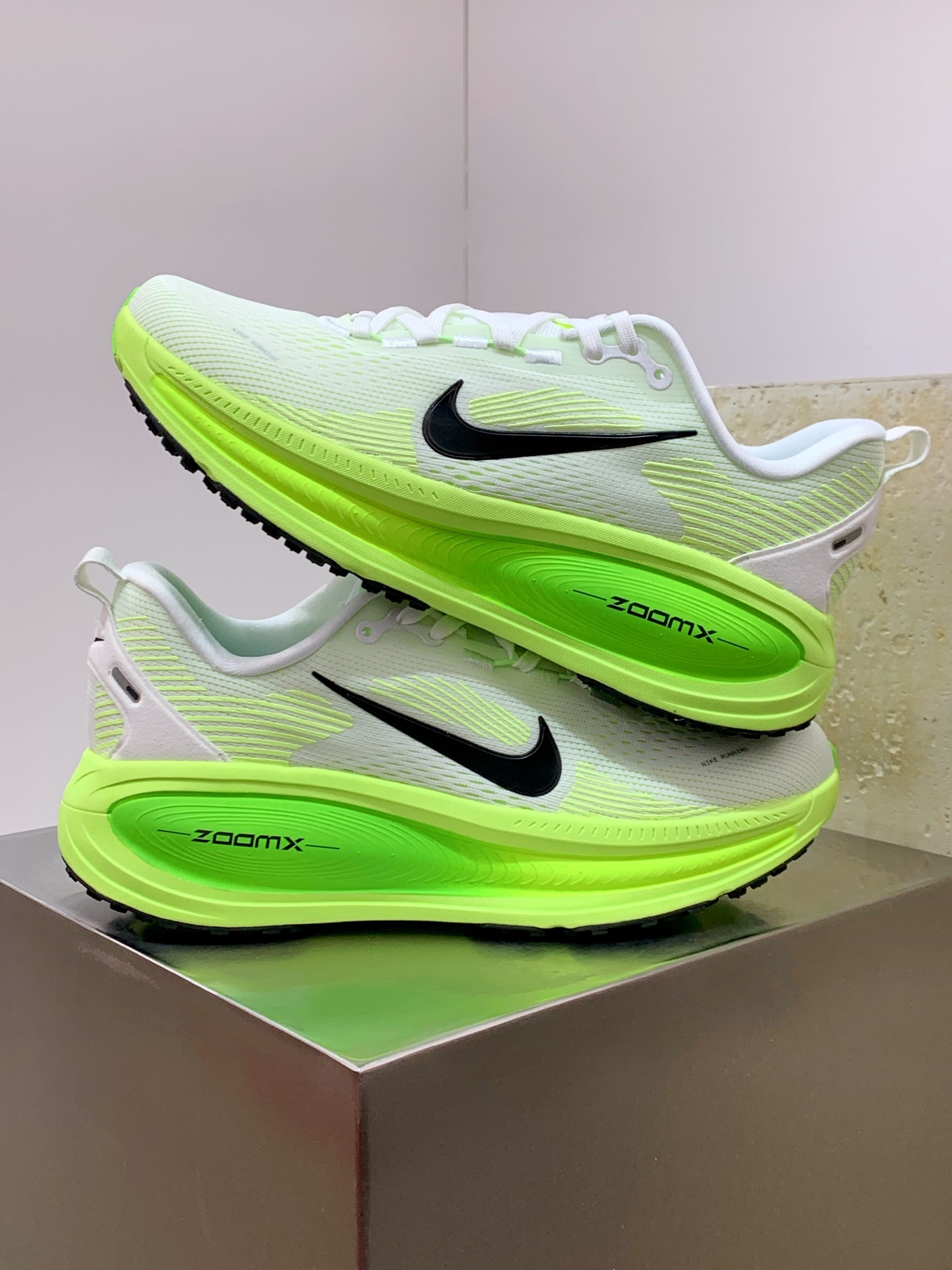 Nike Pegasus White / Grey detail view 5