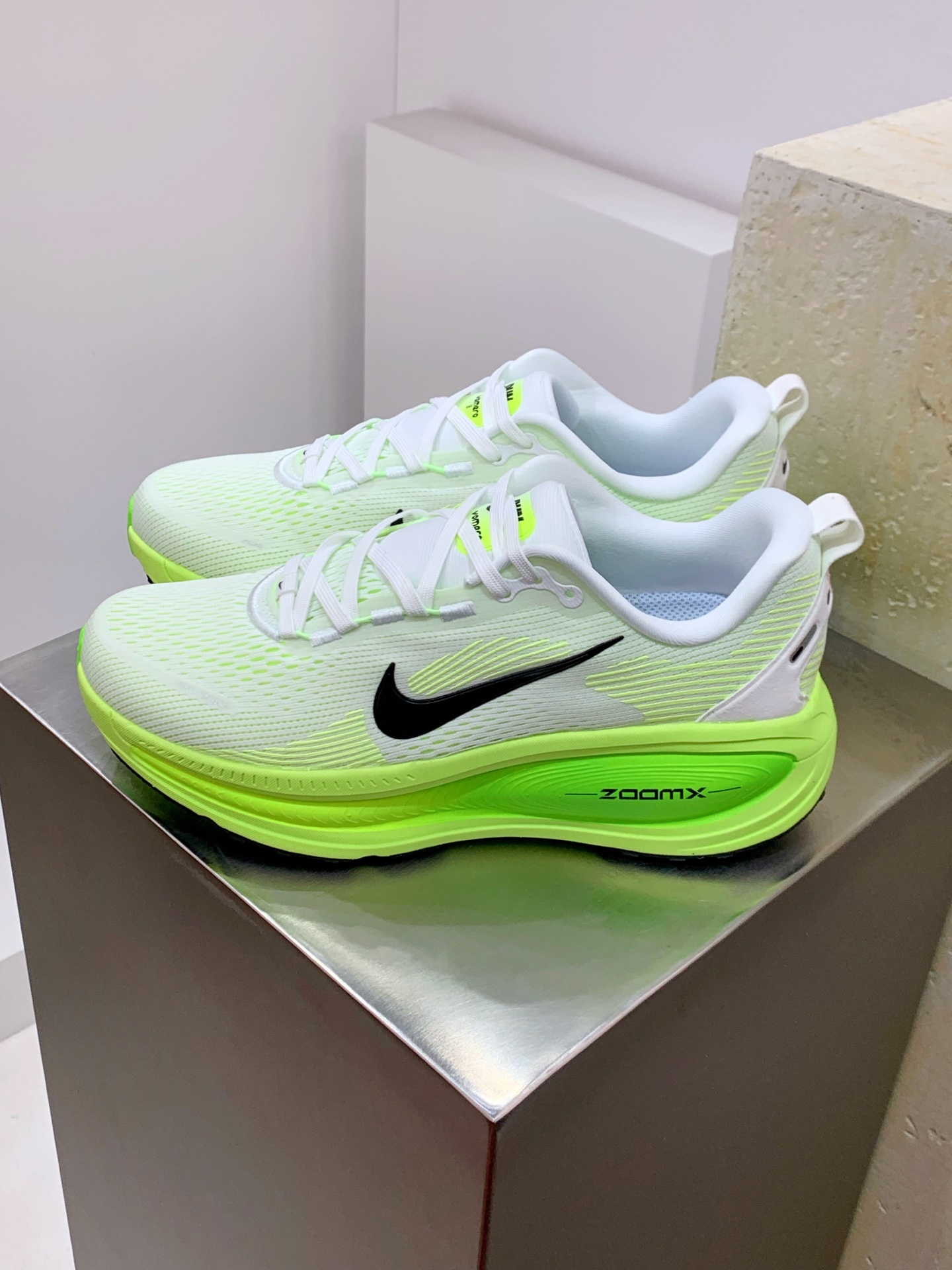 Nike Pegasus White / Grey detail view 8
